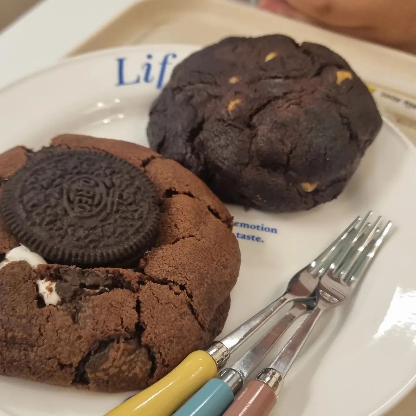 #구리카페
쿠키가 너무 맛있고
정말 찐 커피가 맛있었던 곳
카페 피오리레
여기는 분위기도 좋고 편안해서
앞으로도 자주 방문 할듯

사장님도 매우 친절하심
쿠키를 매일 직접 반죽하여 만듬
쿠키는 다 맛있지만
그 중에서 제일 맛있는건 바로바로
커피♡

커피좀 마시는 여자가 완전 강추함
#구리카페추천
#구리디저트맛집
#수택동카페