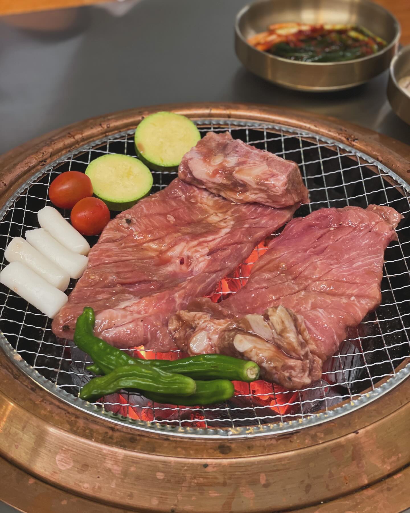 밀린 기록 정리하기 - 마곡 만석봉생갈비
언니랑 지니랑 저녁데이트로 찾아간 곳🍴
갈비도, 육회도, 국수도 맛있는데!! 인테리어까정 너무 예뻐서 흡족했던 날🤩 

#먹스타그램#먹스타#음식기록#식사기록#마곡맛집#만석봉생갈비