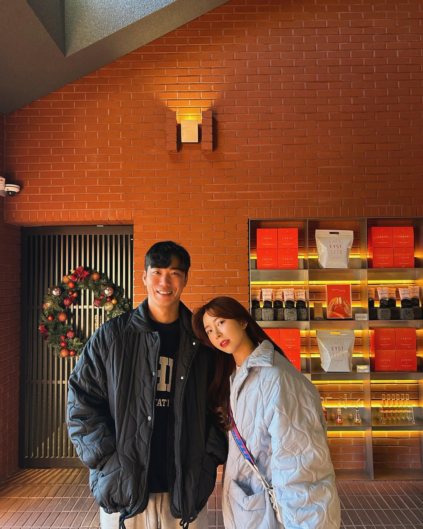 _
겨울엔 편하게 나오는게 최고 아닌교 🎄❤️

#eyst1779