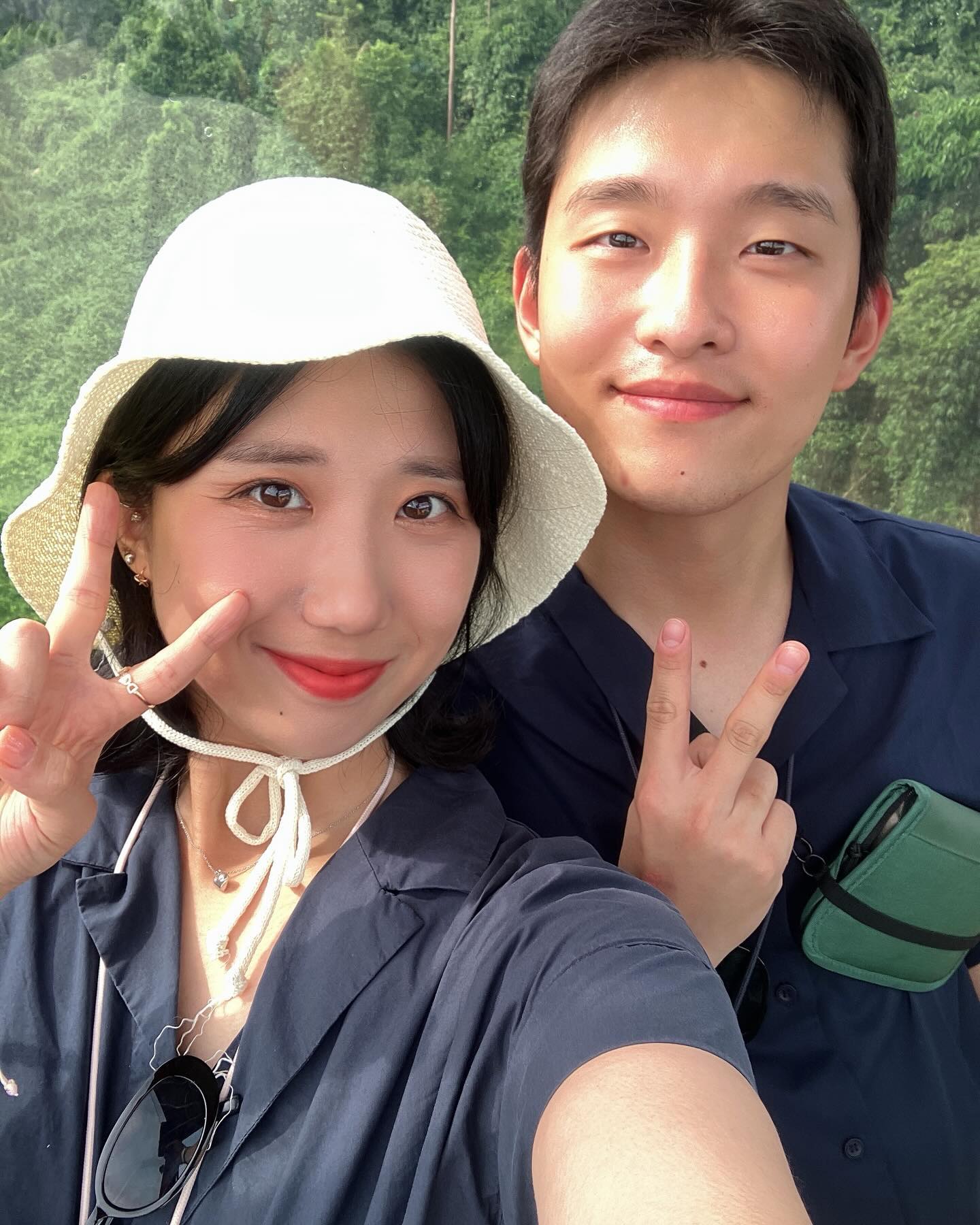 한달만에 올리는 다낭여행 3일차 #바나힐✋ 
안개랑 비때매 케이블카 멈춘거 다시 생각해도 아찔하네 🤣
.
.
.
.
.
#20240716 #다낭 #바나힐 #바나힐골든브릿지 #사람지옥
#selfie #selca #ootd  #daily #일상 #여행스타그램✈️
#여행셋째날 #망지_여행 #망지_다낭 #망지_바나힐 #🇻🇳