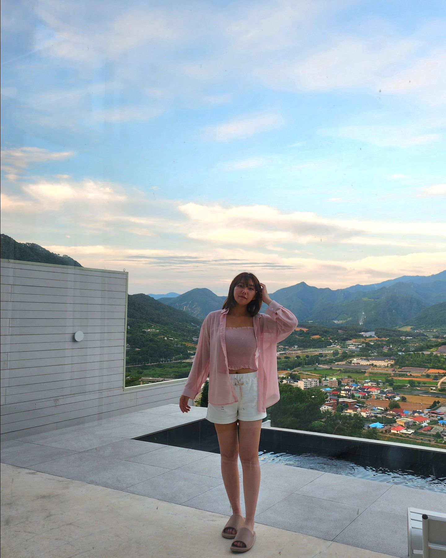 벌레한테 침범당해서 수영은 못했지만 너무너무 예뻤던 숙소🏕
산 꼭대기에 있어서 🌕과 가장 가까웠던 느낌🌌
.
.
.
.
#여행 #단양 #여행스타그램