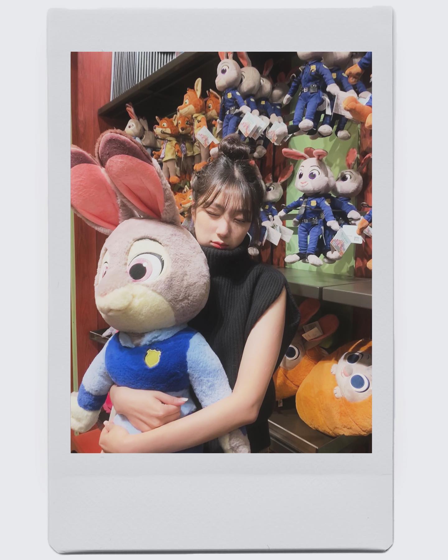 12만원 주디인형🐰
예쁘죠?!?훔쳐올뻔했네 
겨울맞아요. 추운거맞아요.