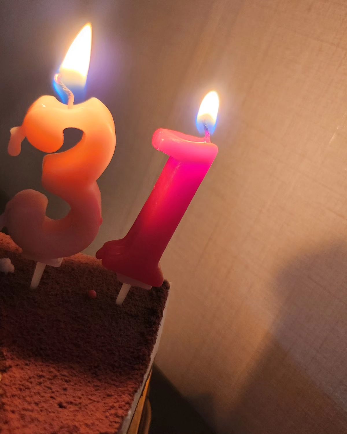 -
생일이라고 돈봉투 보내주는 내남편❤️
7년을 같이 보내면서 언제가 제일 행복한 생일이였냐거 묻는 질문에 나는 가장 행복한적은 없다고 함 ㅋㅋㅋㅋㅋㅋ

사실 가장 행복햇던 생일은 2년전 내생일❤️

그날은 프로포즈 받은날❤️

자고 일어나면 난 푸바오보러갈꺼야
에버랜드 아무도 오지마!!