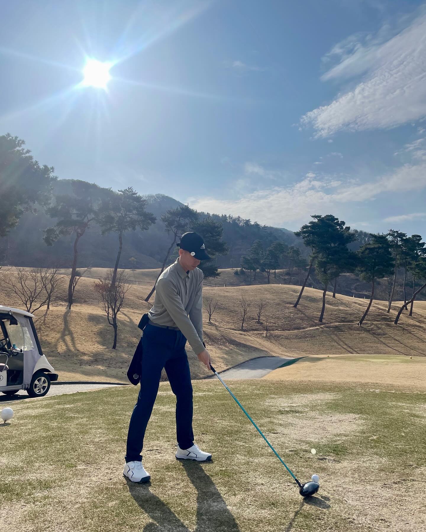 남자골프웨어로 제일 좋아하는
아디다스골프 긴팔 골프티셔츠🏌🏻‍♂️

피부에 닿는 부드러운 터치감과
신축성 좋아 스윙하기 편해
입어보면 반할 수밖에 없어요💚

네이비 / 화이트 / 연카키
세 가지 컬러 모두 예뻐
컬러별로 구입해도 좋을 것 같아요✌🏻
 
 
 

 
dealpang_ 
#협찬 #딜팡 #남성골프웨어 #남성골프웨어추천 #골프웨어남성 #골프웨어추천 #남성골프티셔츠 #골프남성티셔츠 #골프티셔츠남성 #골프긴팔티 #남성골프긴팔티
