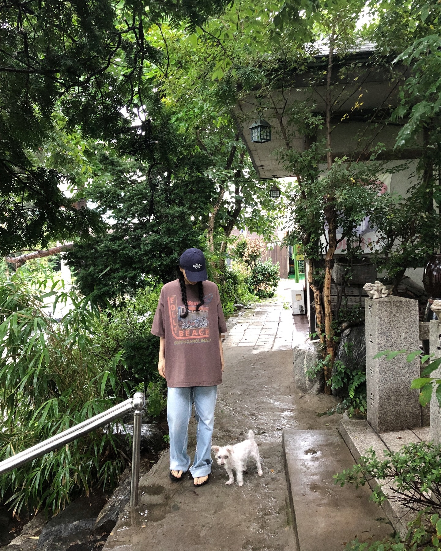 비 오는 날 가기 좋은 고즈넉한 분위기의 백숙집 추천🐓 백숙 시키면 닭죽이 나오는데 이게 또 기가 막히거든요 누룽지가 들어있어 구수하고 쫀득 쫀득 🍚 특히 밑반찬 가짓수가 정말 많고 맛있어요! 방문 전 미리 전화 주문하면 금방 먹을 수 있습니닷 ! 🤍

📍 하우농원오리마을
- 경기 시흥시 하우로122번길 44