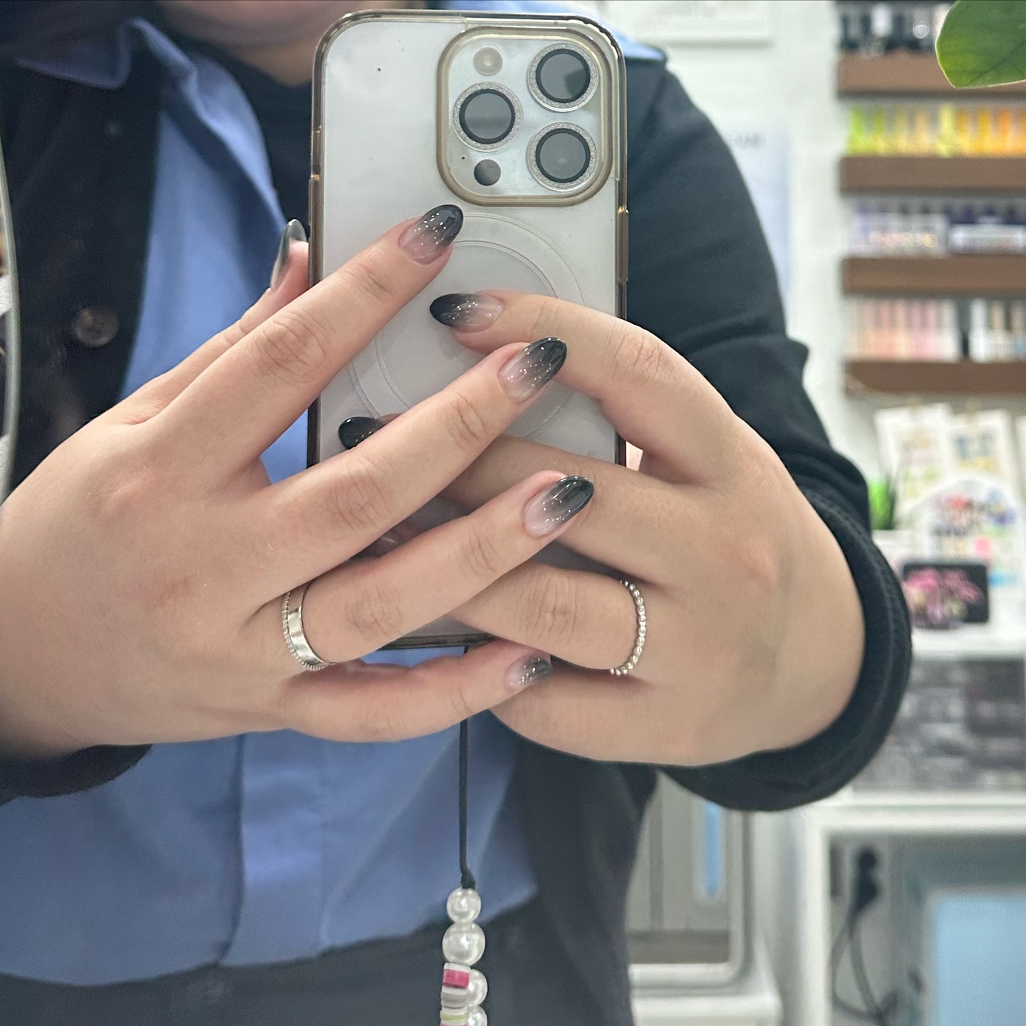 11시, 12시, 14시 미팅
16시 외부 전시회 홍보 일정 
#숨가쁜하루 

#그와중에_네일아트
#nail #그라데이션네일