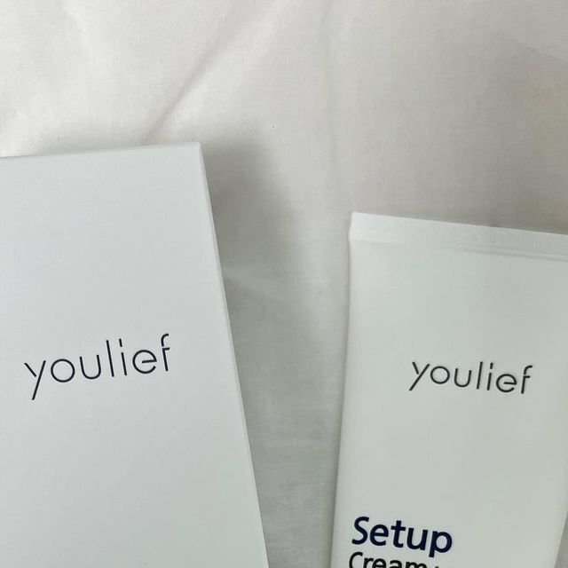  지희 on Instagram: "✨유리프 셋업 크림✨

✅ 강력한 진정
✅ 민감 피부 개선 효과
✅ 모공을 막지 않는 논코메도제닉

셋업 크림의 가장 큰 특징인 빠른 흡수 기술을 그대로 적용하여 피부 깊숙히 충분한 수분을 전달하고 근원적인 피부 건강 회복에 도움을 주는 유리프 셋업 크림 추천드릴게요💓
민감한 피부 / 피부 트러블 / 건조하고 푸석한 피부에 사용하기 딱 좋을 것 같아요🌿

개인적으로 가볍게 발리고 순해서 넘 좋았,,💓
.
.
.
#광고#유리프#수분크림#시카#민감성피부#셋업크림"