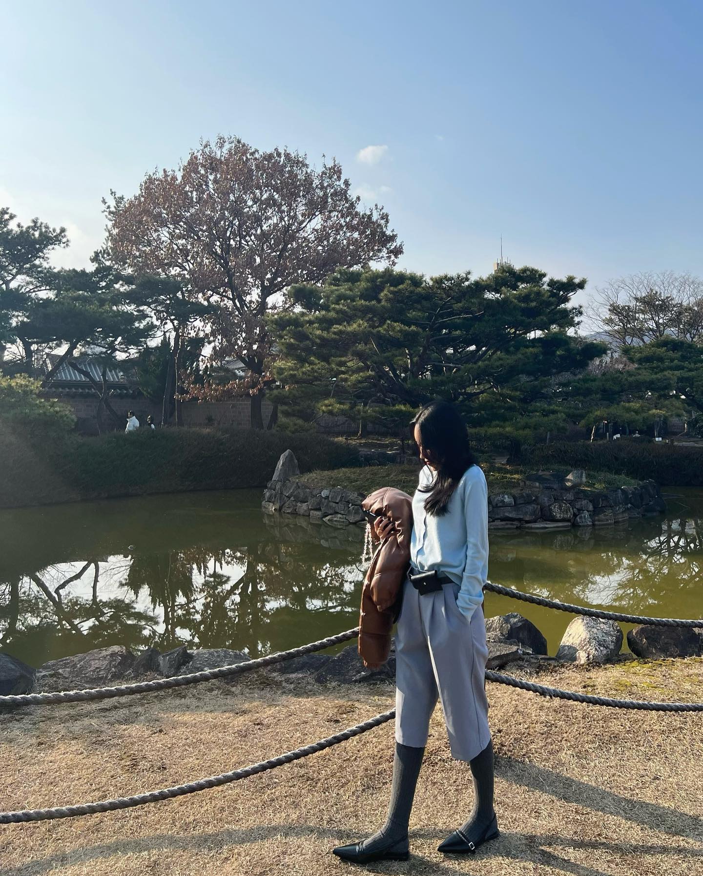 #협찬 

바잉몰은 365일 무료배송이지요 ~✨
테로즈 브이넥 긴팔 가디건 👚
가디건에 어울리게 코디해서 입구 
설날 즐기는중 ~~ 이쁜옷입고 나오니까 
기분 됴앙요👍🏻😊🩵

buyingmall
#buyingmall #바잉몰
#쇼핑몰추천 #여성의류쇼핑몰 #데일리룩