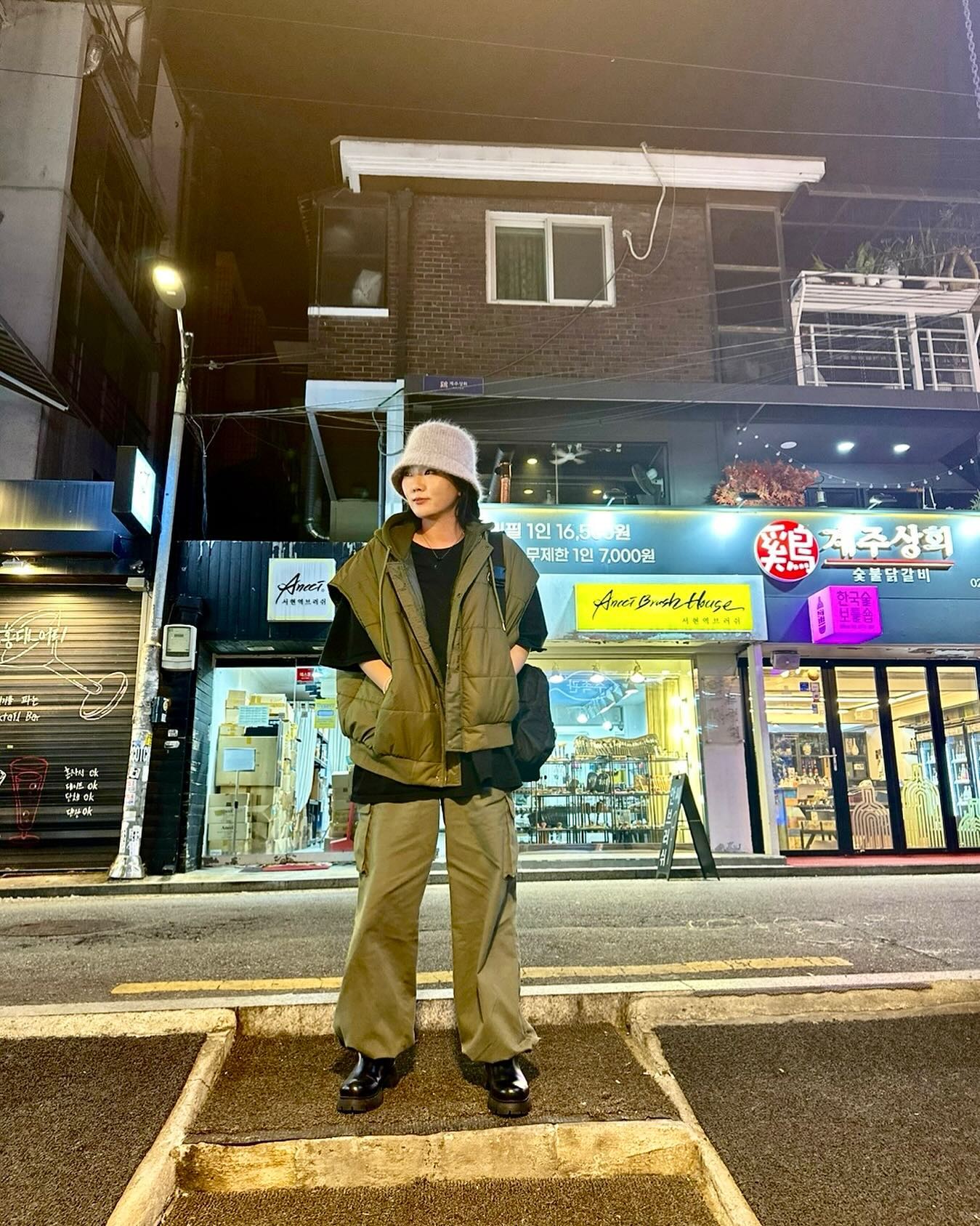 할로윈 주말인지 모르고 홍대 갔다가 당황한 사람
고퀄 코스프레 많더라 신기

사진은 wonderland_sw  생일축하해유 언니🥰
-
#ootd #30대패션