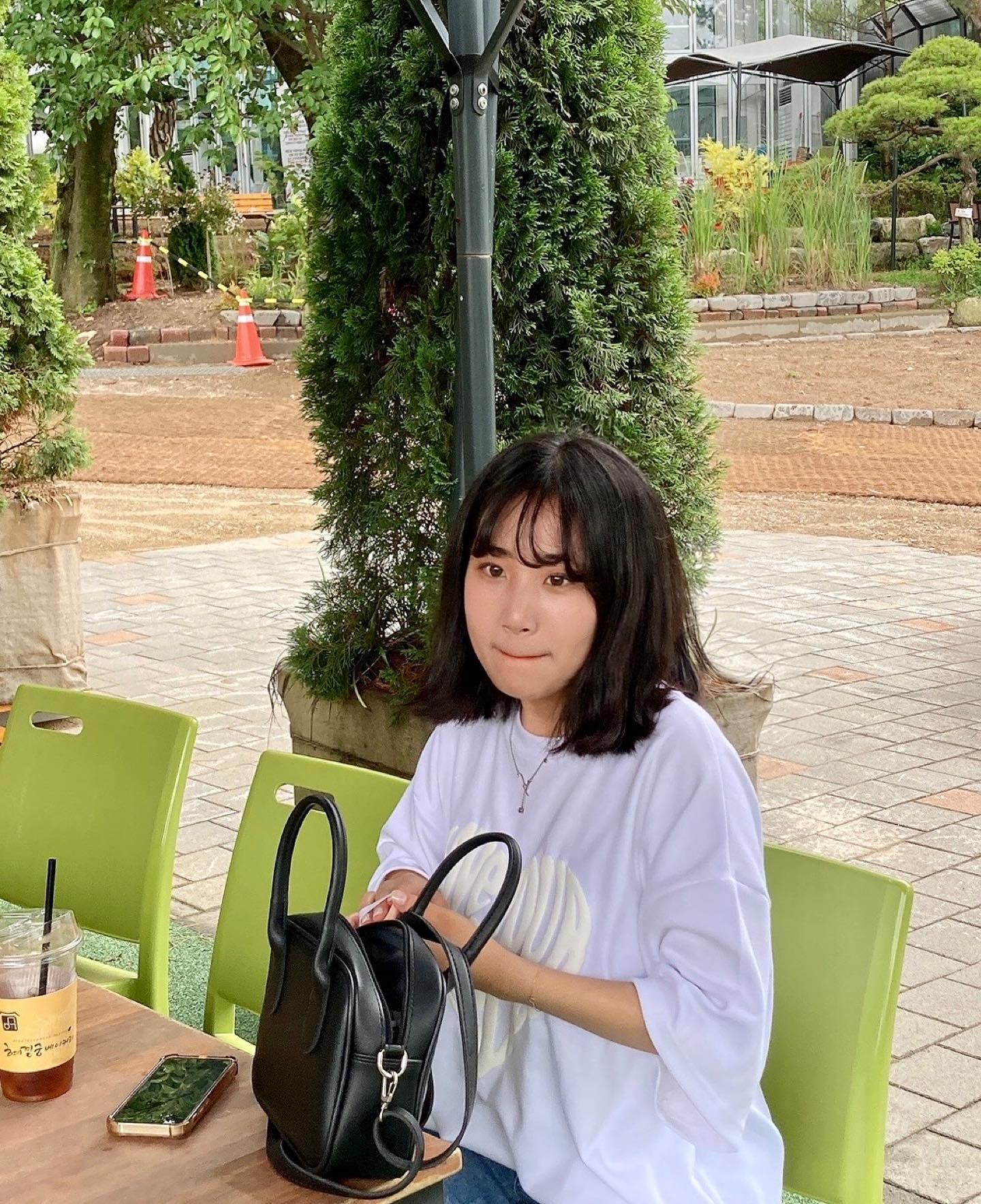 어딜 보는거니 나 🙄

저 7/26~ 27 부산 가여 히히 
친구랑 같이가는데 요번에 못보면 
내년에 봐야해서 헐레벌떡 휴가냄 😗

이사님이 너무 비장하게 말걸어서 퇴사한다고 
말하는 줄 알았데욬ㅋㅋㅋㅋㅋ

#혜경궁베이커리