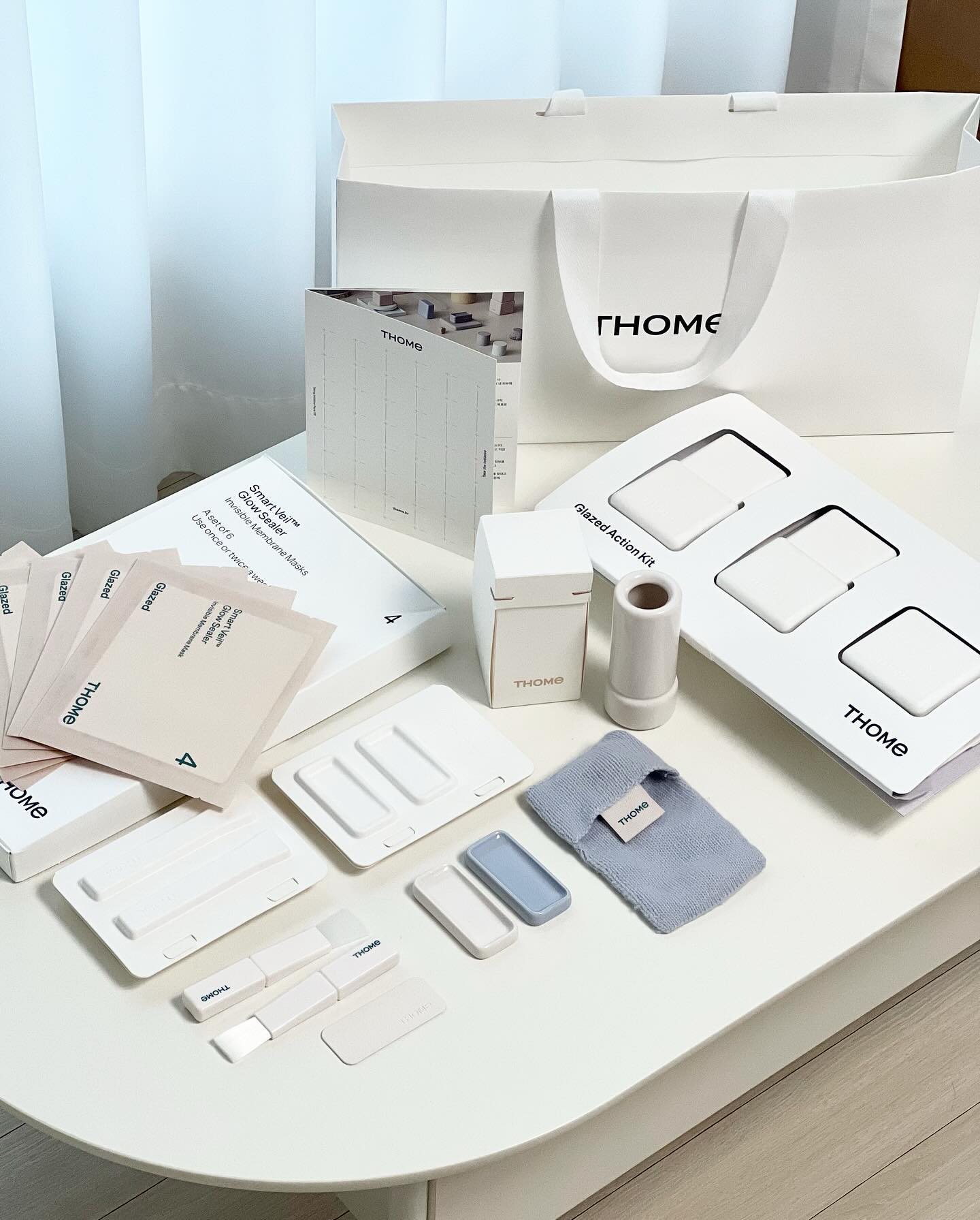 #협찬 thome_official
전문가가 개발한 15분 퀵프로시저 톰프로그램 집에서 편하게 해봤는데 피부가 아주 촉촉하고 너무 좋네요🥰 앞으로 꾸준히 사용해서 좋은 피부 만들기 습관을 들여야겠어요 ㅎㅎ

톰 프로그램 (빠르고 손쉽게 경험할 수 있도록 설계된 신개념 관히기법으로, 일반 데일리 스킨케어와 달리 일주일에 2회 사용하는 프리미엄 위클리 케어)

불규칙적인 턴오버주기를 규칙적으로 가꿔주는 THOME만의 활설화 프로세스로 아름답고 건강한 피부 주기를 유지할 수 있어요

얼리안티에이징에 탁월한 THOME만의 독자적인 항산화 성분 함유로 피부 컨디션 및 혈색 개선에 뛰어나요

30가지 유해성분 무첨가 (파라벤, 페녹시에탄올 등등 피부에 직접적으로 주는 성분들)

#톰프로그램 #퀵프로시저 #IMM마스크 #123프로그램 #위크케어