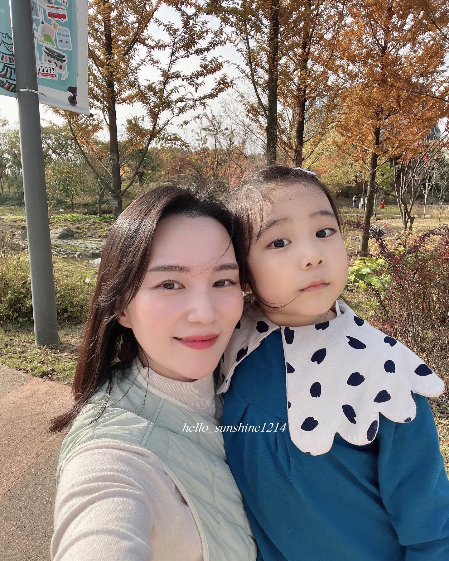 #엄마랑딸이랑 #여섯살의가을 
#솜사탕은못참지 #가을나들이