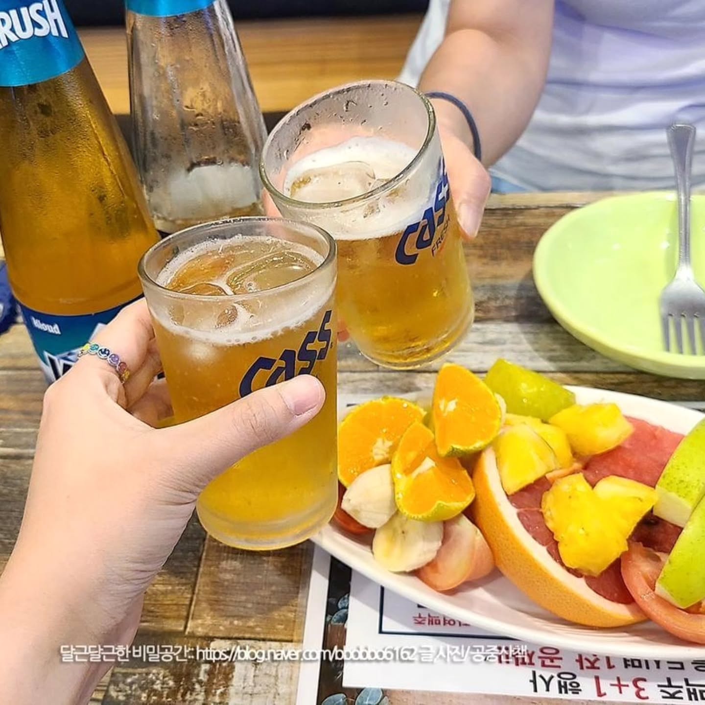 #광고 무더위에도 시원하게 마실수 있는 청량감 있는 #크러시맥주 소개해요. 어떤 음식이든지 심지어 과일과도 잘 어울리는 여름맥주로 시원하게 먹으면 두배 더 맛있어요. 병맥주 캔맥주로 판매중이니 무더위 가볍게 편의점맥주 즐기는 분들께도 추천합니다
 지나친 음주는 뇌졸중, 기억력 손상이나 치매를 유발합니다. 임신 중 음주는 기형아 출산을 일으킵니다. 
#KRUSH #크러시 #크러시맥주 #이지드링킹 #크러시캔 #4세대맥주  #여름맥주 #편의점맥주 #easydrinking