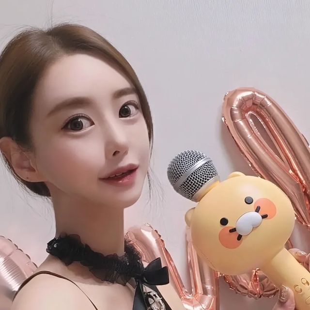 아이뽀🌸라 / 보 라 on Instagram: "#협찬 #블루투스마이크 #카카오프렌즈 꺄 완전 취저!!!너무귀여워 춘식이 마이크 이고 물건이자나아🥹🥹 디자인뿐만 아니라 기능까지 대박쑤!! 미러볼도 있