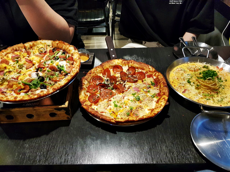 교대역 피자가 맛있는 전망 좋은 피자펍 피자에 미치다
