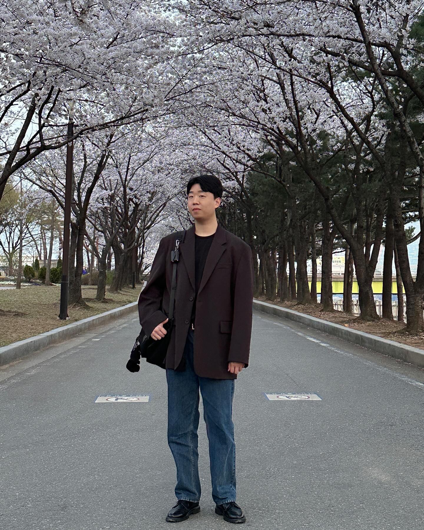 벚꽃지기 전 선유도🌸

👔무탠다드 빅대디 오버사이즈 블레이저
사이즈 너무 만족스러워요🥰