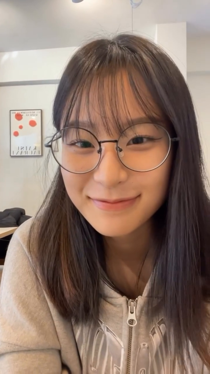 예쁜 척 하는데 눈 마주침🥵

#안경 좋아하는 김준일