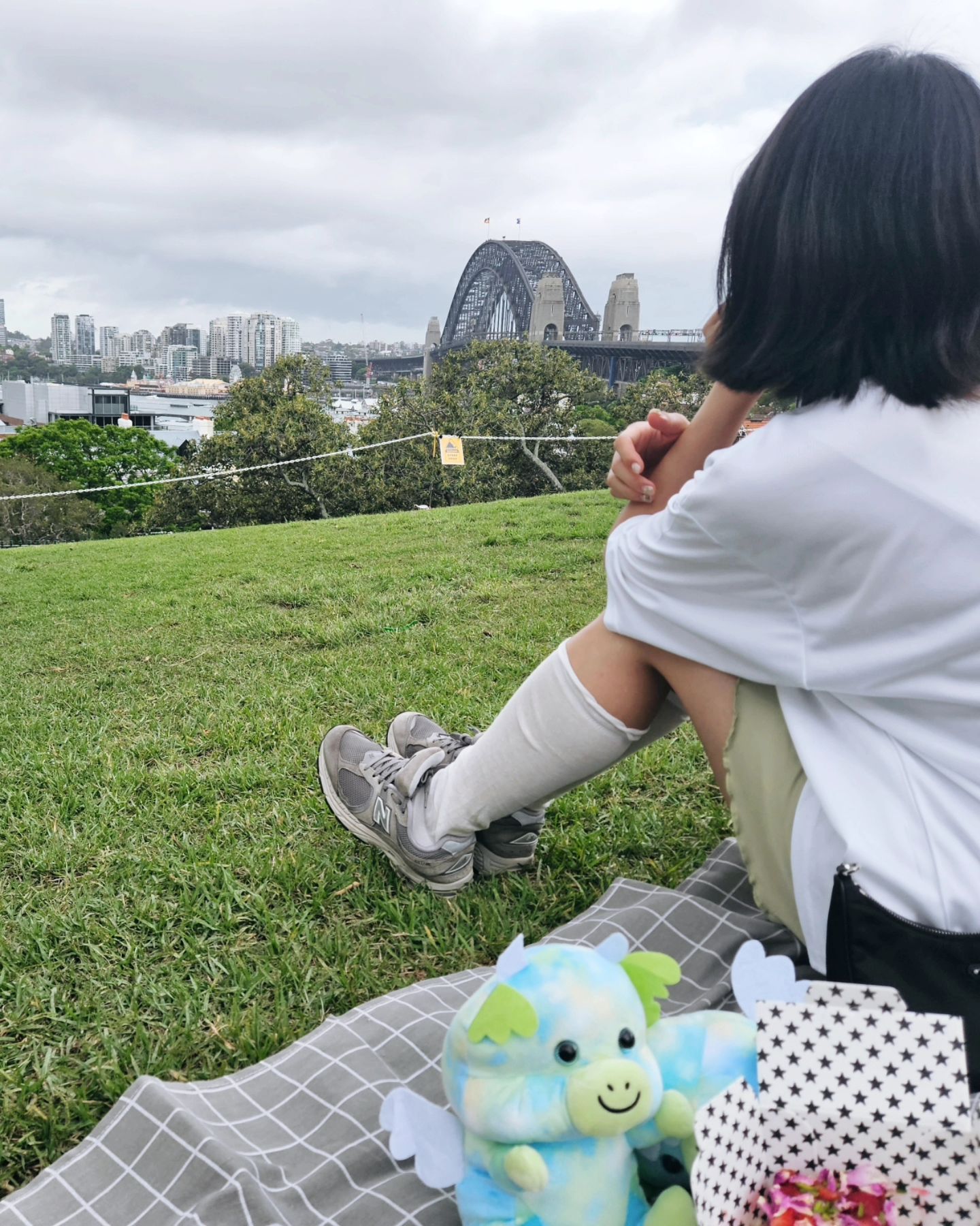 용용이랑 피크닉
은 출국날.....................................

#호주여행🇦🇺 #호주여행 #여향스타그램 #여행사진 #우정여행 #피크닉 #수박케이크 #언니선물 #게임경품