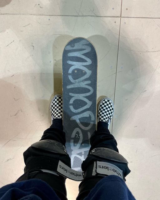 윤스타그램(ʏᴜɴsᴛᴀɢʀᴀᴍ) on Instagram: "🛹𝙼𝙾𝙻𝙰𝚁𝙴𝚂𝚃💙 🐥실내 스케이트보드장인 ‘모라레스트’에 다녀왔어요! ➜ 스케이트보드가 처음이라 어려울까