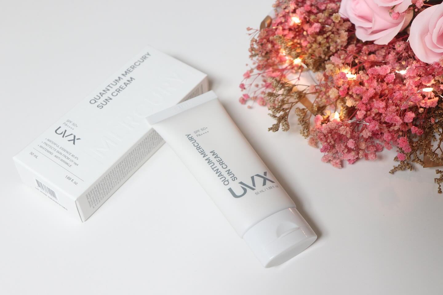 #협찬 uvx_suncare #머큐리데일리선크림 #UVX
겨울철에도 필수품 선케어제품🔅
단순히 자외선만 차단하는게 아니라 
수분에센스80.6%💦를 더해 속건조까지 다져주니 
외출시 든든해요👌
가방에 넣어다니며 발라도 좋고 
우리집 필수품이네요🎶
.
.
. 
#리빙 #it #수분 #피부진정 #08L #가구 #촉촉한선크림 #피부보습  #태양차단 #뷰티루틴 #신상품나왔을땐 #가전