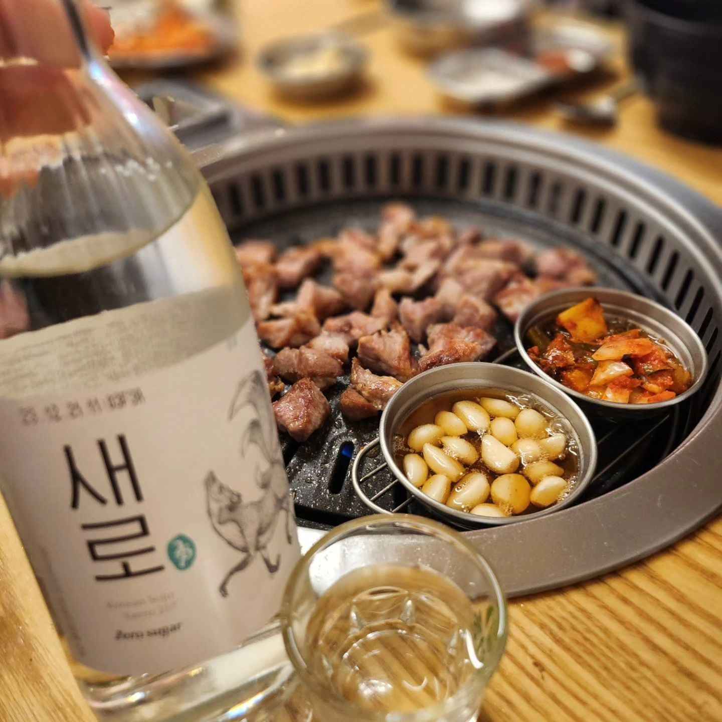 상암동에 위치한 월화고기🥓

국내산 100% 순종 듀록 목살♡
넘나 고소하고 맛있어🥩
두툼한 고기살에 한눈에 반해버렷!

#협찬 #월화고기 #월화고기상암점 #월화고기상암 #상암동고기집 #상암mbc맛집 #상암동맛집