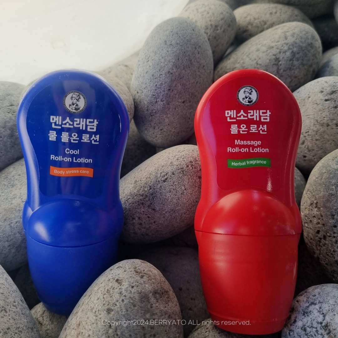#협찬 손에 묻히지않고 멘소래담 
바를 수 있어요! 완전 기다렸던 제품 맞죠?

멘소래담은 집집마다 하나씩은 갖고 있지 않나요?
저는 근육 뭉쳤을때 멘소래담 완전 사랑합니다.

제가 나름 터득한 마사지 방법이
멘소래담 바르고 살짝 마사지 해주면서
따끈한 수건으로 찜질해주면
열감이 느껴지면서도 완전 시원하거든요.

근데, 이제 그럴필요가 없어요
멘소래담 롤온로션과 쿨 롤온로션 두가지를
필요에 따라 선택해서 사용하면 되니까요

핫 롤온 로션 (빨강) : 장시간 앉아서 일해 뻐근하고 결리는 어깨, 긴장 되어있는 근육 등에 사용, 운동 전 몸이 놀라지 않게 웜업

쿨 롤온 로션 (파랑) : 릴렉싱이 필요한 손목, 승모근, 많이 걸어서 뭉쳐있는 종아리, 아픈 발 등에 사용, 운동 후 릴렉싱

작고 콤팩트한 사이즈라
운동갈 때, 레저할 때 챙겨다니세요

남지대X멘소래담 : 멘소래담의 새로운 모델! 조남지대(조세호&남창희)! 조남지대와 멘소래담 페인케어 제품들의 케미를 만나보세요.

 #롤온로션 #멘소래담롤온로션 #멘소래담핫롤온로션 #멘소래담쿨롤온로션 #바디케어 #승모근뭉침 #승모근마사지 #종아리근육 #종아리마사지 #다리 #다리마사지 #팔근육 #마사지로션 #마사지스틱 #데일리 #사무실필수템 #삶의질향상템 #삶의질상승템 #벌레물린데 #멘소래담조남지대 #멘소래담조세호 #멘소래담남창희