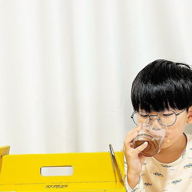 지안홀릭🌿 on Instagram: "#광고 - 평소 병치레 없는 우리집 어린이 올겨울은 열감기,독감까지🙈 고생했는데요! 그래서 겨울방학전부터 부지런히 녹용 챙겨서 먹이고 있어요