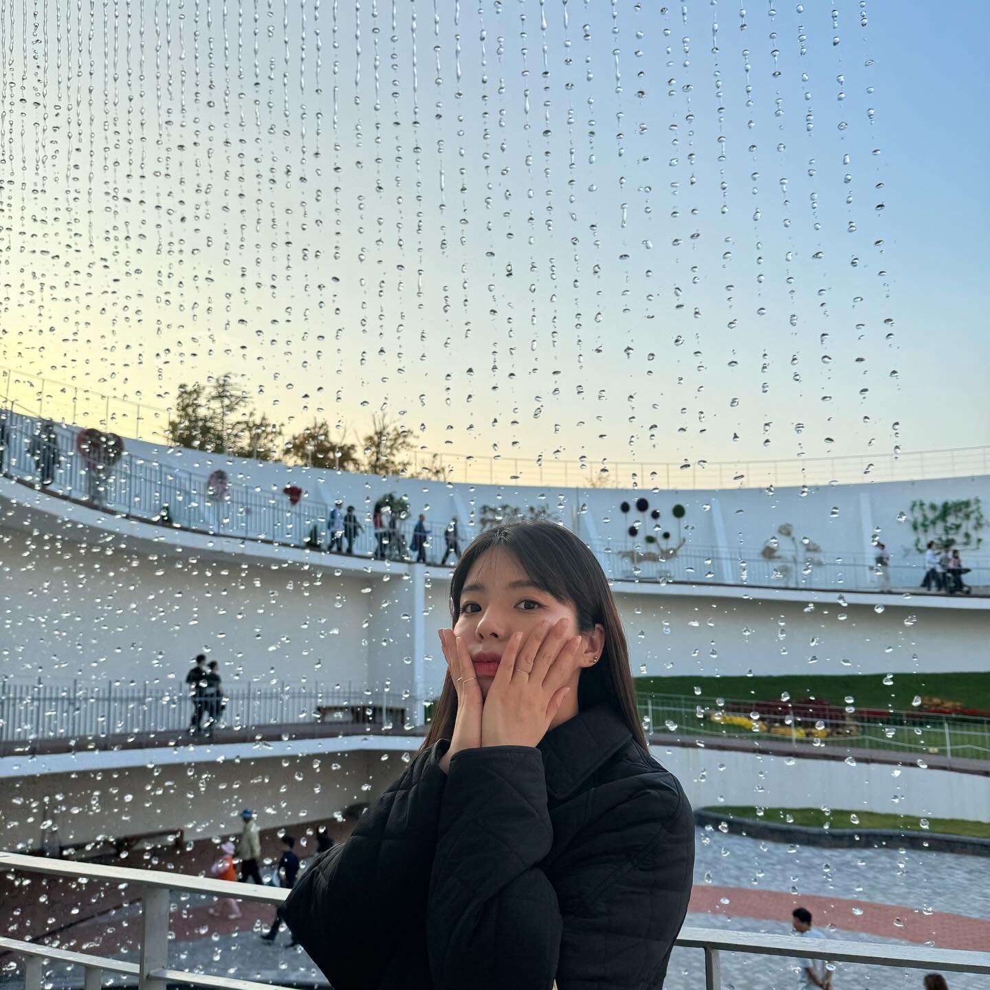 쏟아지는 물줄기가 물방울로 찍히는건 아무도 모를거야🤫