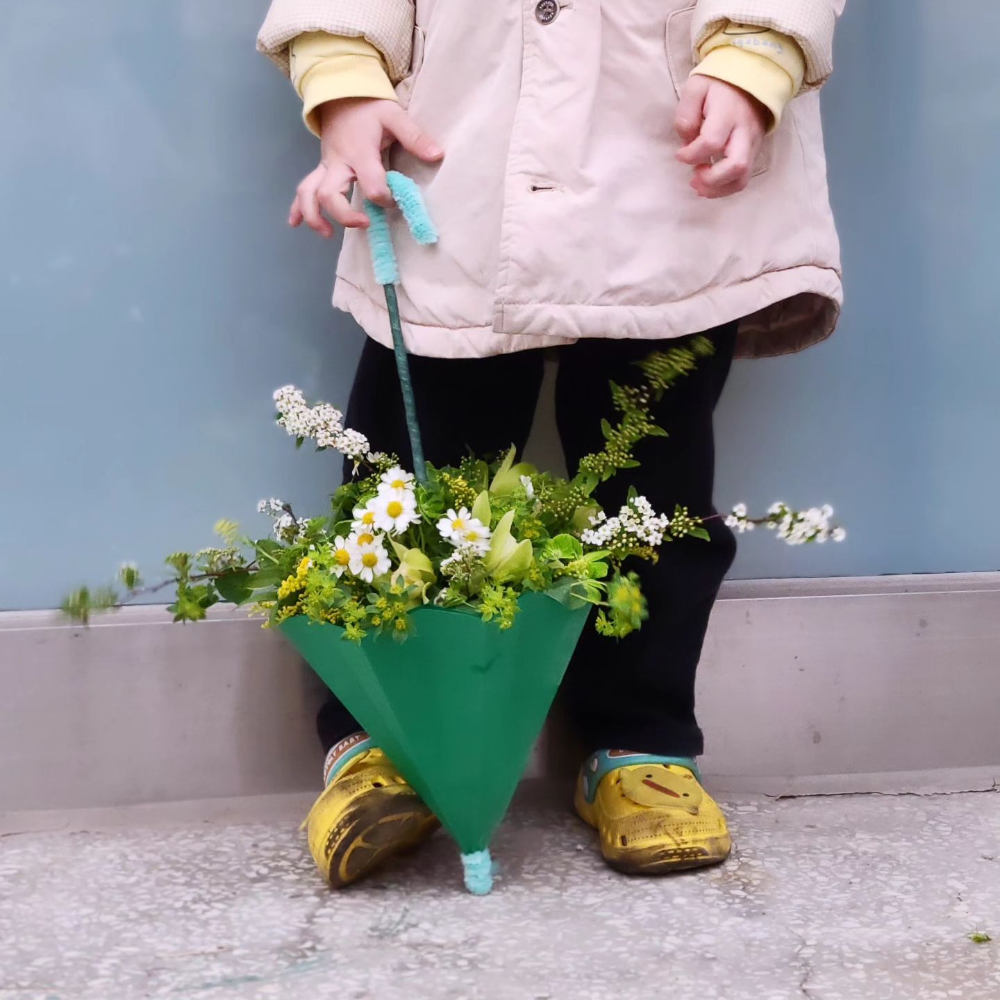 #귀요미 #꽃우산 #하원 #신발이꼬질하네

그린&화이트 꽃💐