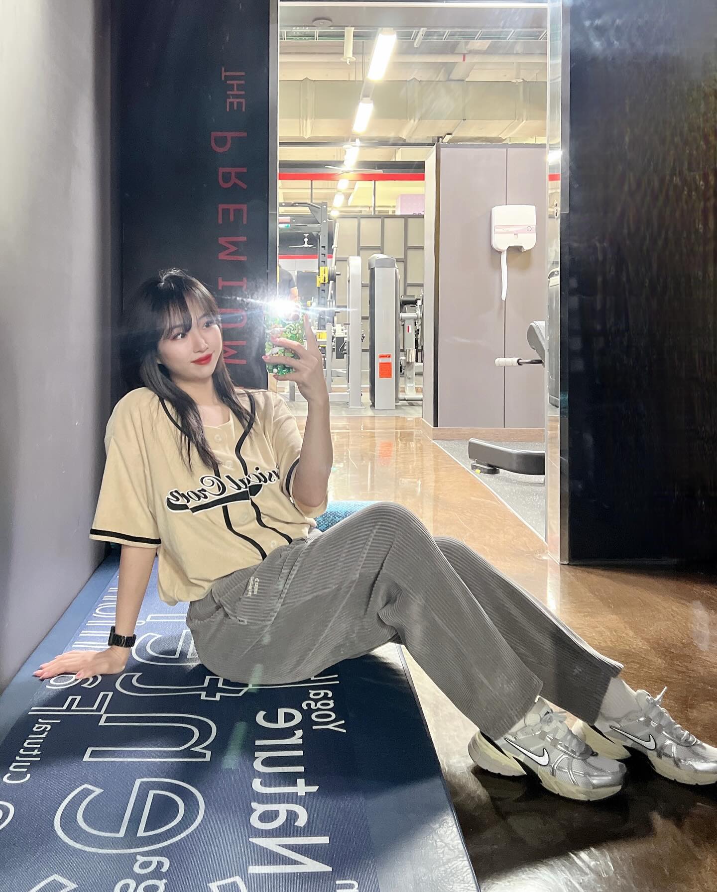 _
아침부터 오늘 코디 예쁘다고 칭찬들음😌
오늘은 톤온톤으로 physical_crown 코디
비가 그쳤지만 많이 쌀쌀하네요 감기조심🤧
.
.
•상의 - 베이스볼 져지 샌드베이지
•하의 - 벨로아 코듀로이 팬츠