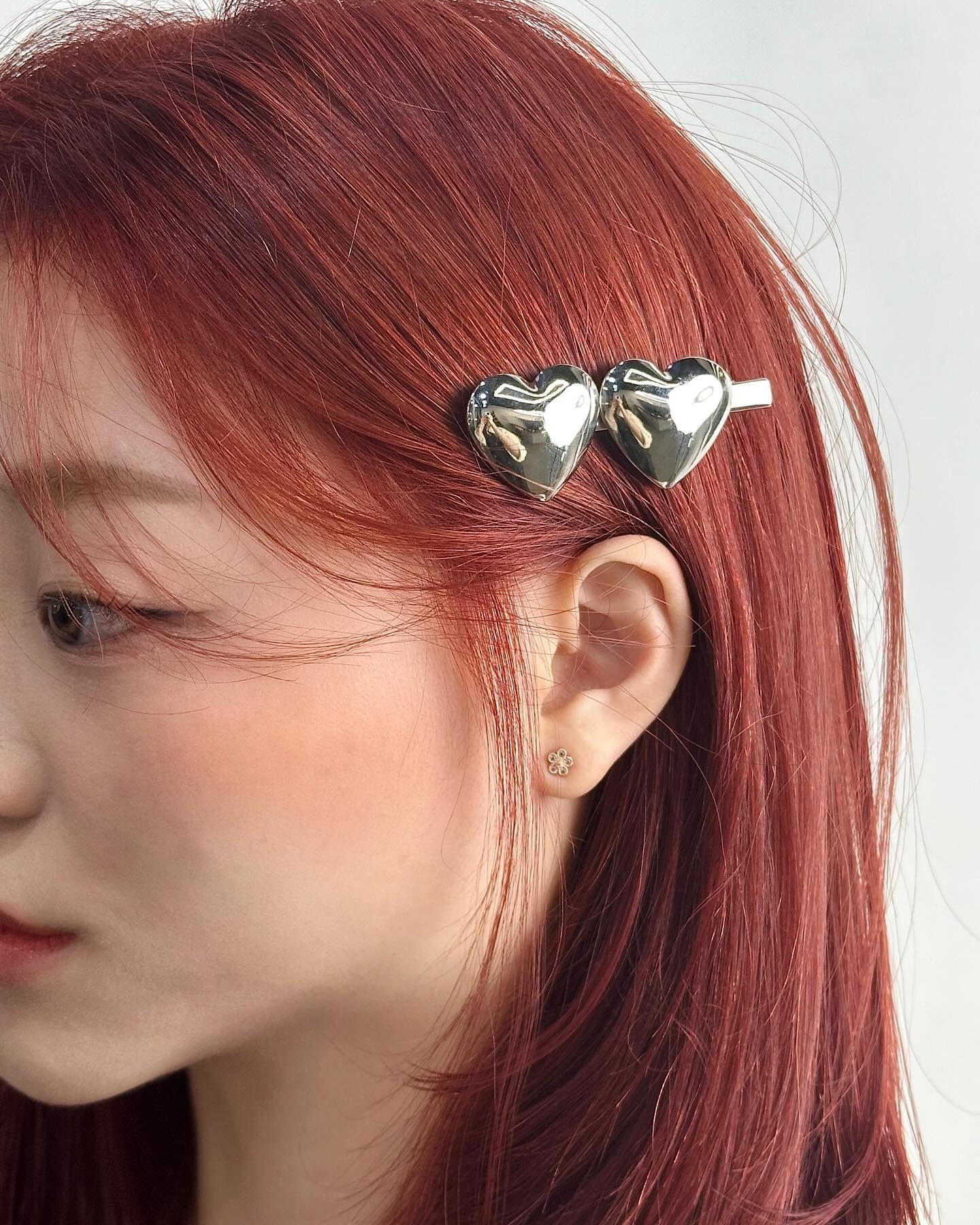 세상엔 같은 레드는 없습니다!
레드 오렌지, 레드 브라운, 레드 바이올렛... 등등
많은 컬러가 존재합니다.
그만큼 본인에게 어울릴만한 컬러는 찾기가
정말 어렵습니다 ..
그래서 제가 고객님의 니즈를 꼼꼼히 파악해서
✨고객님과 찰떡인 컬러를 선물해 드리겠습니다✨
#울산염색 #울산미용실 #헤어아떼로아