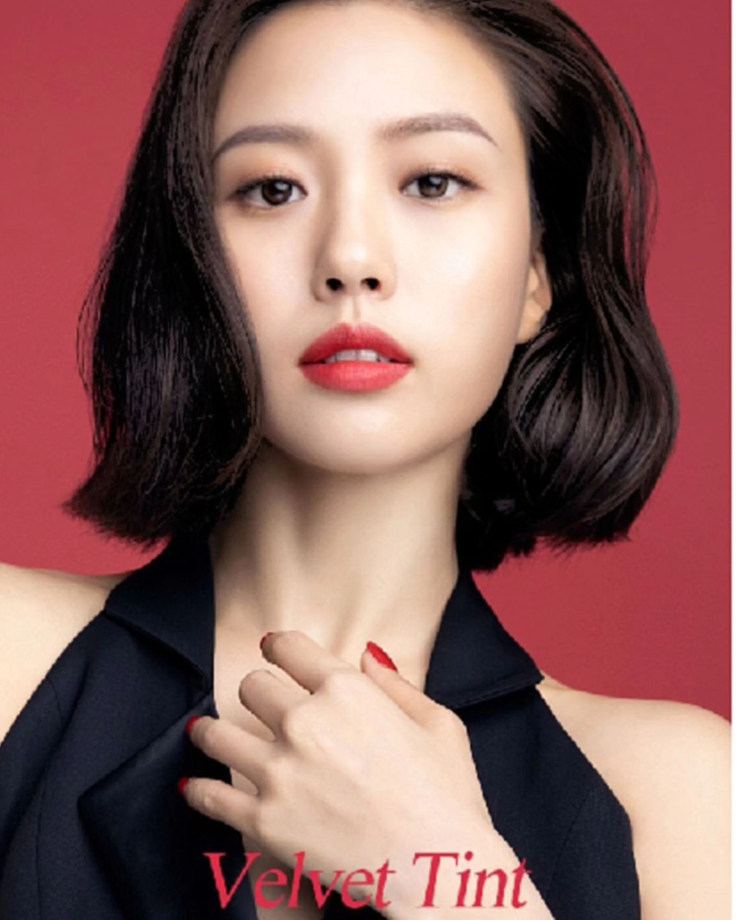 #협찬 

배우 고민시님이 선택한 메리쏘드 릴타투 벨벳 틴트 🫦
글로벌 앰버서더로 발탁되어 새로운 광고 모델로서 TV CF 공개 📺
_메리쏘드 릴타투 벨벳 틴트는 다양한 컬러로, 기호에 맞게 선택하여 사용 가능합니다.
_광채 쿠션은 얇고 촉촉한 제형으로 덧발라 수정하기에 좋습니다.

#고민시화장품 #고민시pick #메리쏘드 #merythod #메리쏘드CF인증샷 #메리쏘드인증샷이벤트 #메리쏘드이벤트 #색조브랜드 #메리쏘드틴트 #메리쏘드쿠션 #쿠션 #파데 #화장품 #틴트 #립스틱 #릴타투 #타투틴트 #벨벳틴트 #고민시 #광고 #사진 #cf #추천 #좋아요 #좋반 #훈남 #훈녀 #선팔 #맞팔
