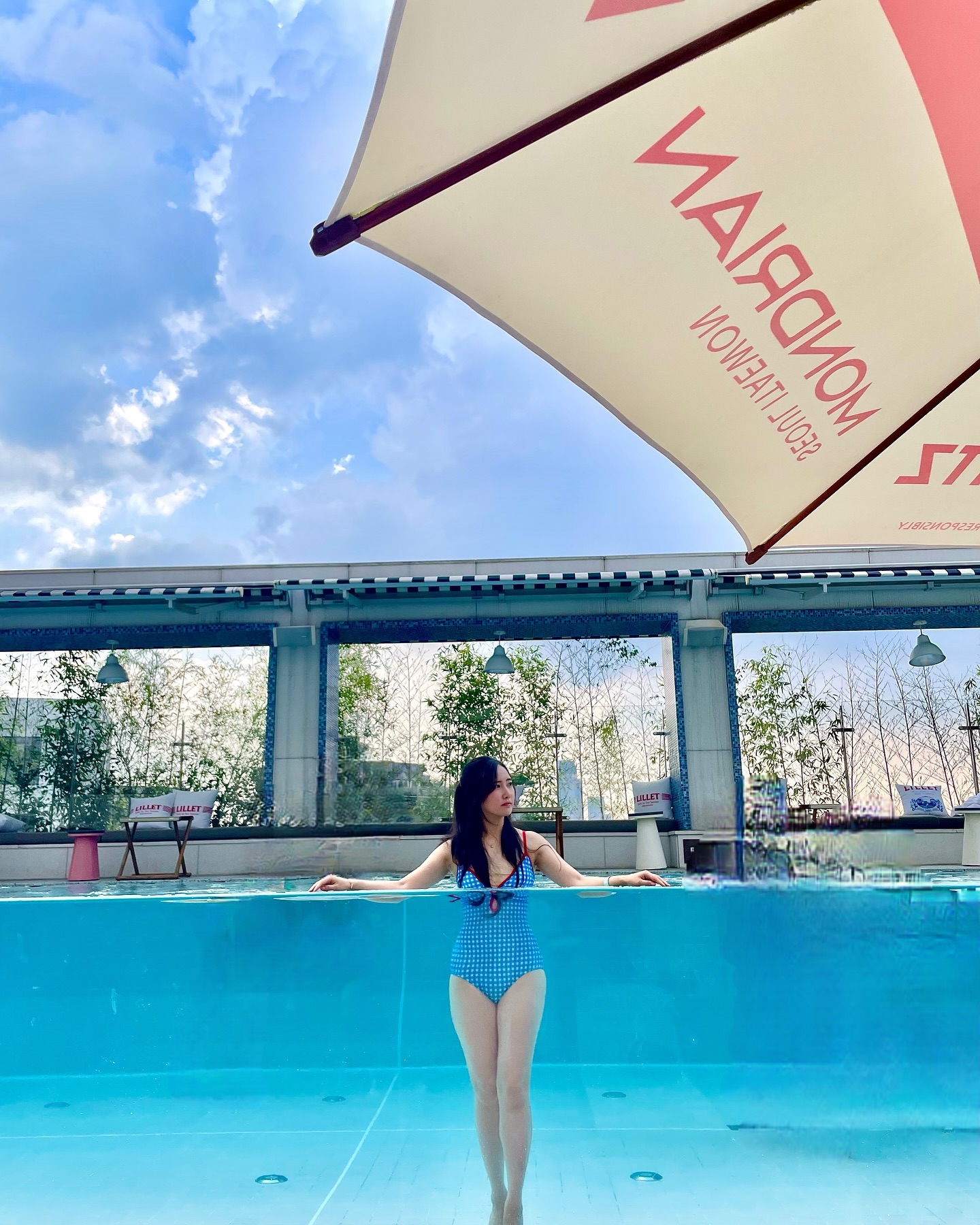 폭염속의 수영장💦
다음번엔 좀 더 한적한 날짜에 가자..

#몬드리안호텔 #수영장