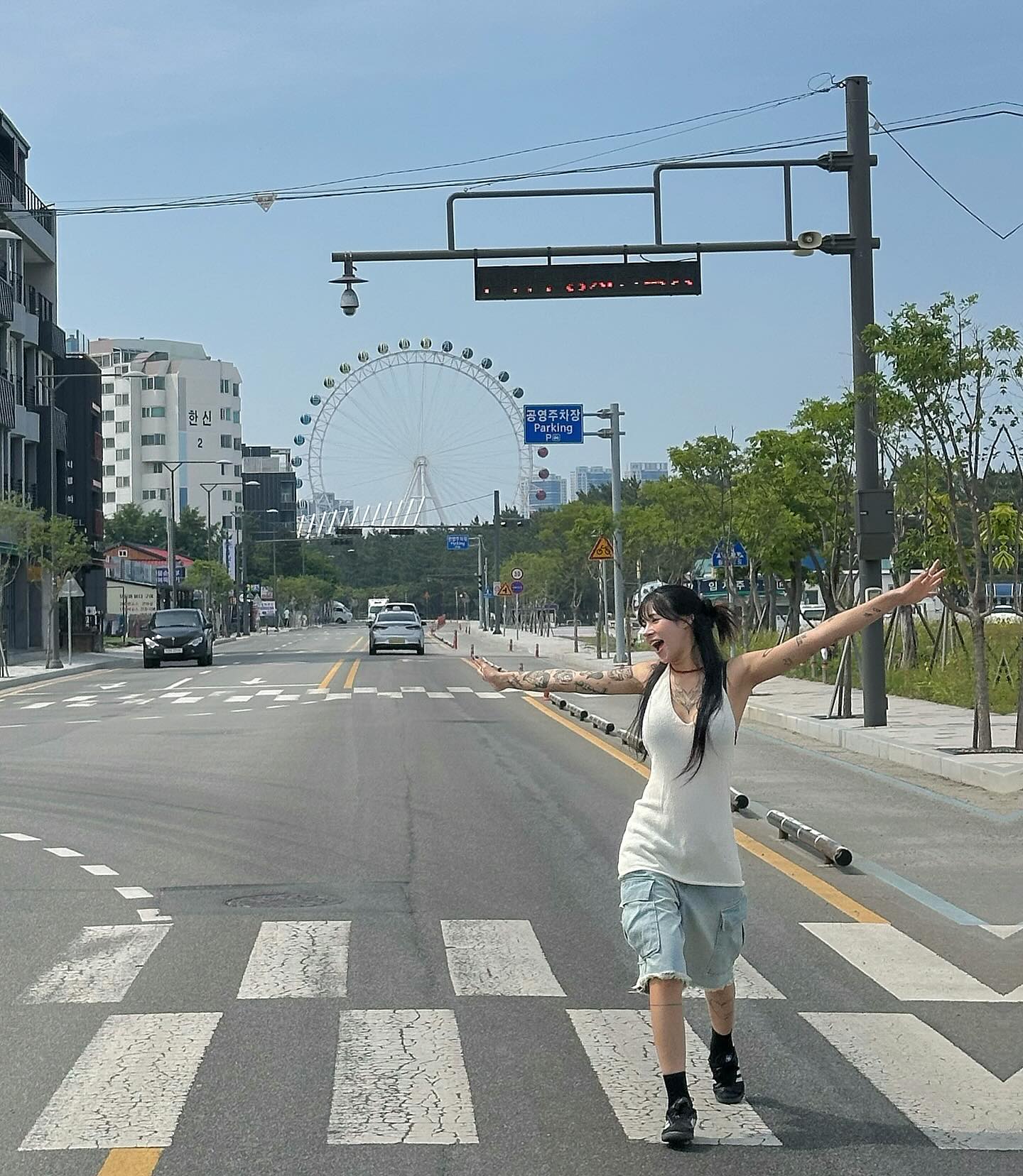 도로에서 찍겠다고 차암 유난이다