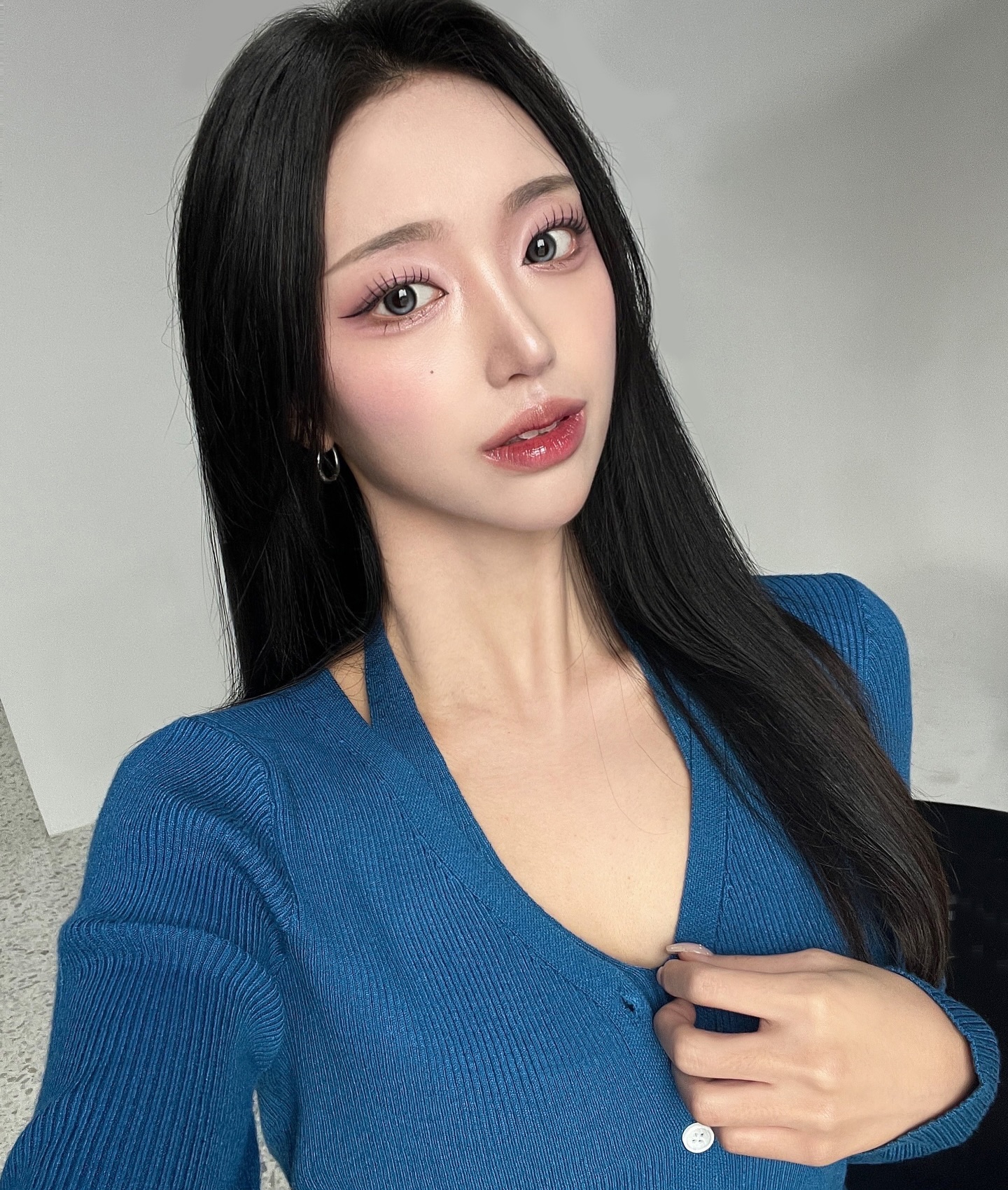 환절기엔 라미체에서 관리 받으러 가기💙
.
.
.
.
#잠실피부과 #클럽미즈라미체 #피부관리 #피부레이저 #네오빔 #셀카 #셀피 #셀스타그램 #얼스타그램 #강남 #강남카페 #일상 #koreangirl #좋아요반사 #좋반테러 #서울 #seoul #잠실 #할로윈 #가을 #가을룩 #가을코디 #가을뮤트 #겨울쿨톤 #쿨톤메이크업 #쿨톤 #여름뮤트 #겨울메이크업 #메이크업모델 #일반인모델