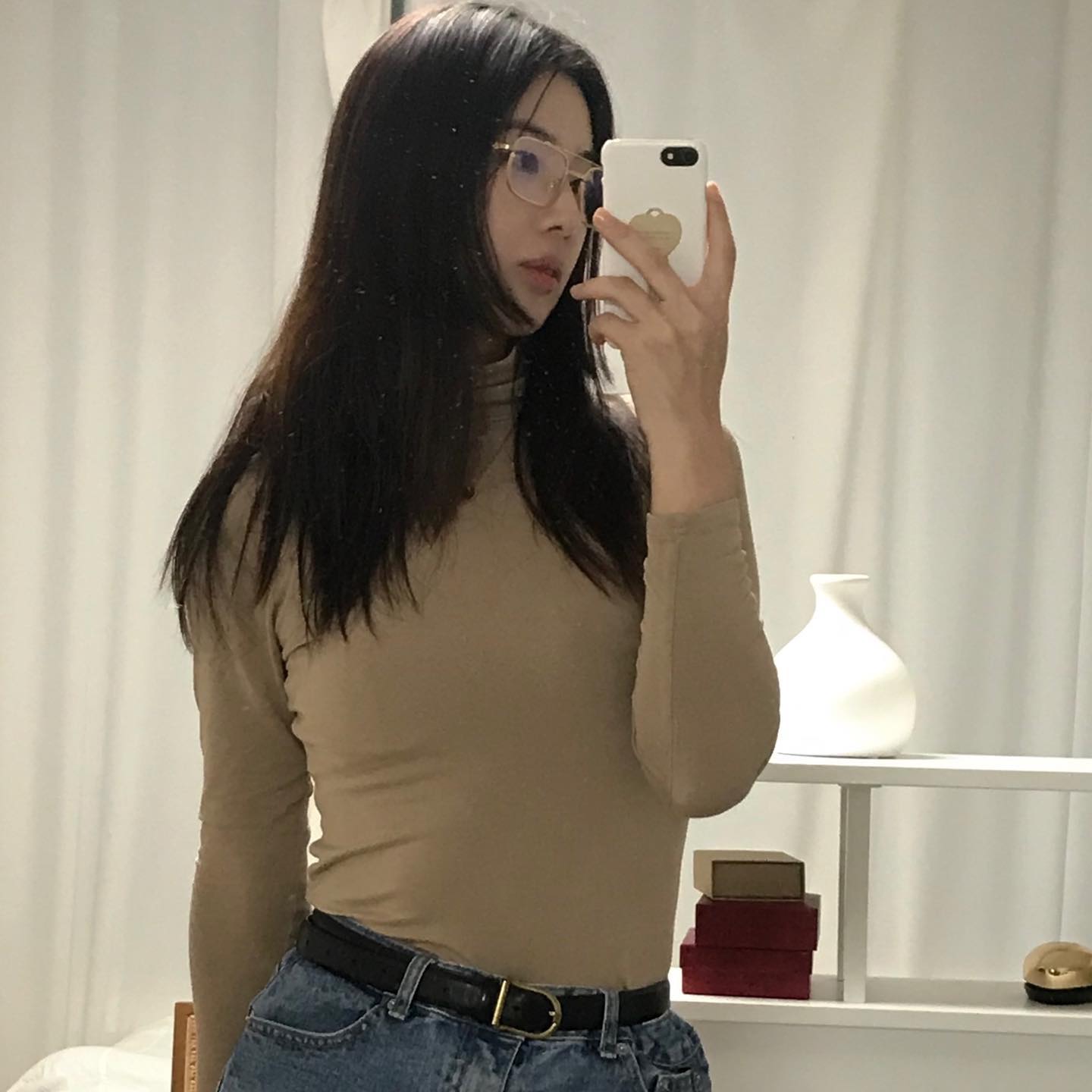 시은이가 잘 어울린다고 한 안경🤓 알쓰주제에 남은 와인 다먹기 그리고 귀요미🐰 #슬픈날이지만… 힘내기..
.
.
.
#안경스타그램 #데일리룩스타그램 #데일리룩그램 #키링추천 #키링 #토끼키링 #ㅇㅇㅌㄷ