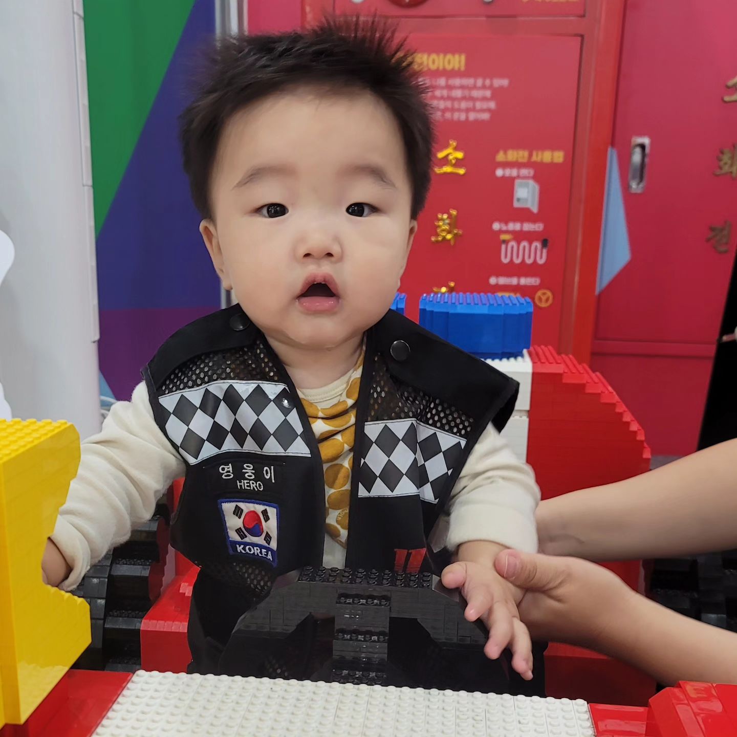 침 좔좔 흘리는 소방대원...
침으로 불을 다 꺼버릴 기세랄까 👨‍🚒🔥
.
.
#고양어린이박물관 #레고시티x고양어린이박물관 #삼형제스타그램 #아들스타그램 #소방관체험 #레고스타그램