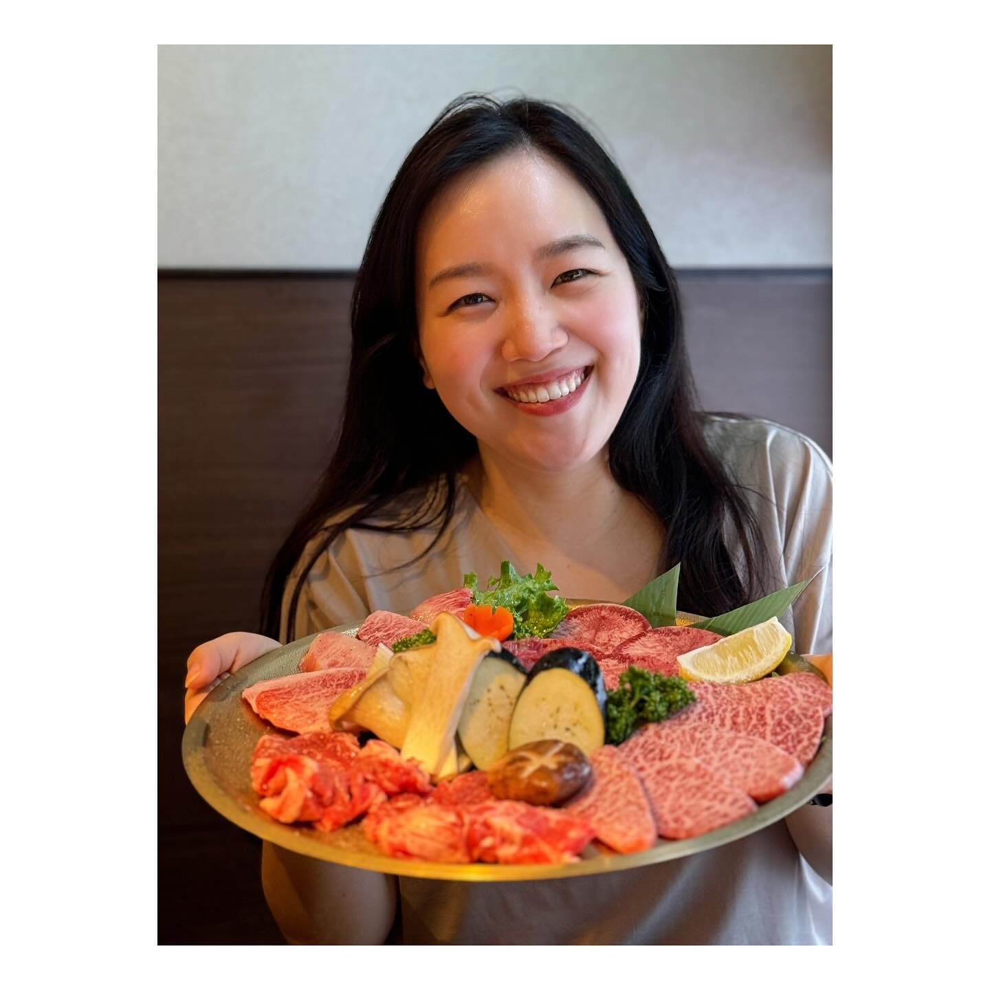 #오키나와여행 #첫째날 
국제거리에 위치한 #소주한잔029 
#워터에이징 으로 숙성된 특상소고기모듬으로 시작해서
육회, 닭목살 등등등 이것저것 고기를 배터지게 먹었네요..!
사장님이 한국 분이시고, 반찬과 김치도 너무 맛있었어요~~!

마무리는 냉면과 김치찌개&된장찌개👍
역시 한국인은 밥심이져!!😘

#오키나와 에서 먹는 한식, 한국보다 더 맛있는거 있죠!!!!!❤️
여행하는 동안 자주 오지 않을까 싶네요~~~🤟

#okinawa #힐링여행 #골프여행 #휴가중 #먹는데진심인편 #먹방여행 #특상소고기 #오키나와맛집 #오키나와한국식당 #여행중