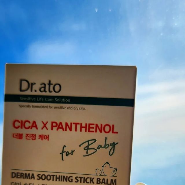 성남매네:)account run by mom on Instagram: "⁣ #제품제공 × 닥터아토 @drato_official ⁣ ⁣ 콧물티슈.손소독티슈 화장품까지 믿고쓰는 닥터아토⁣ 요즘 휴대용.외출템으로 잘갖고 다니는 #수딩스틱밤