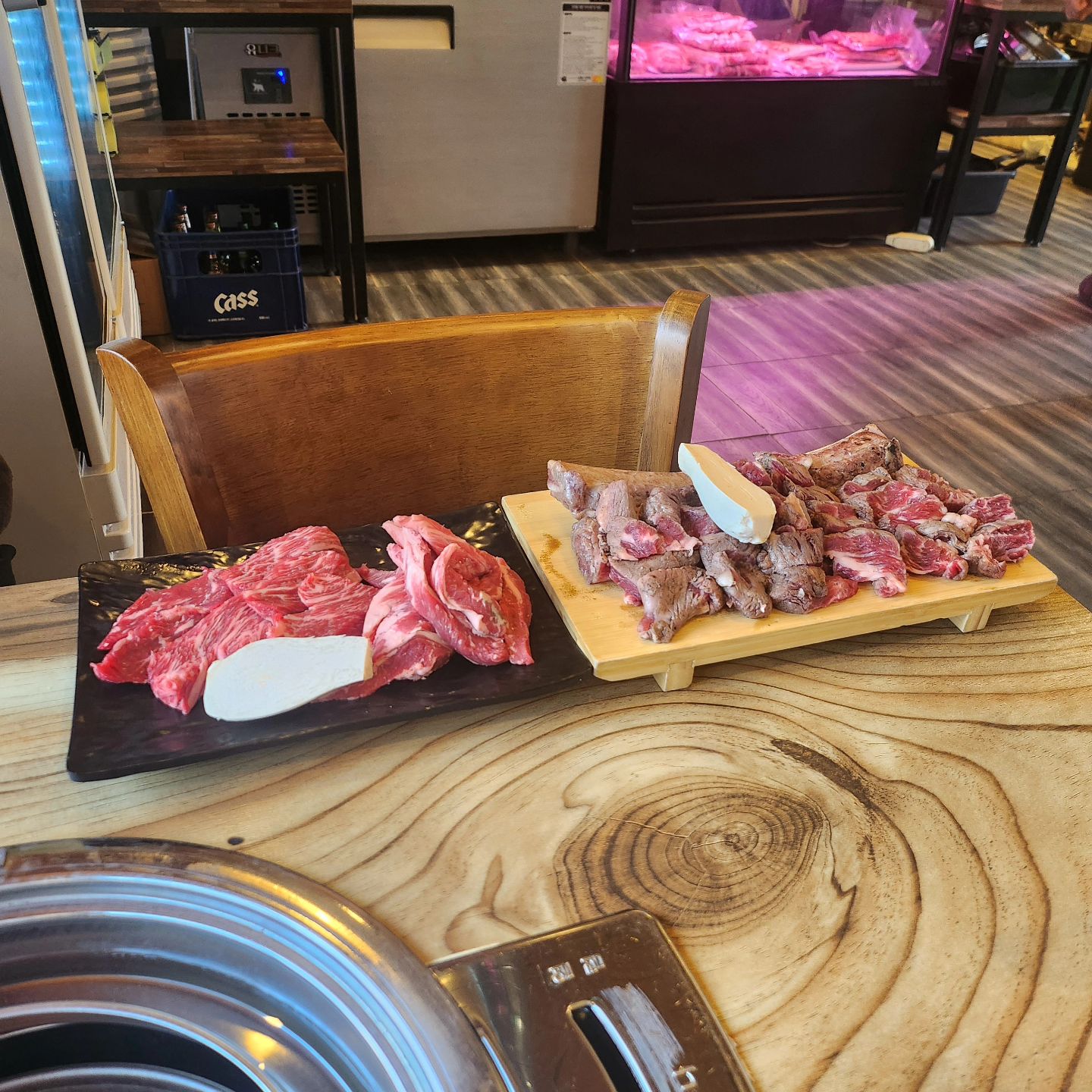 #산아래참나무바베큐 
고기는 항상 옳다