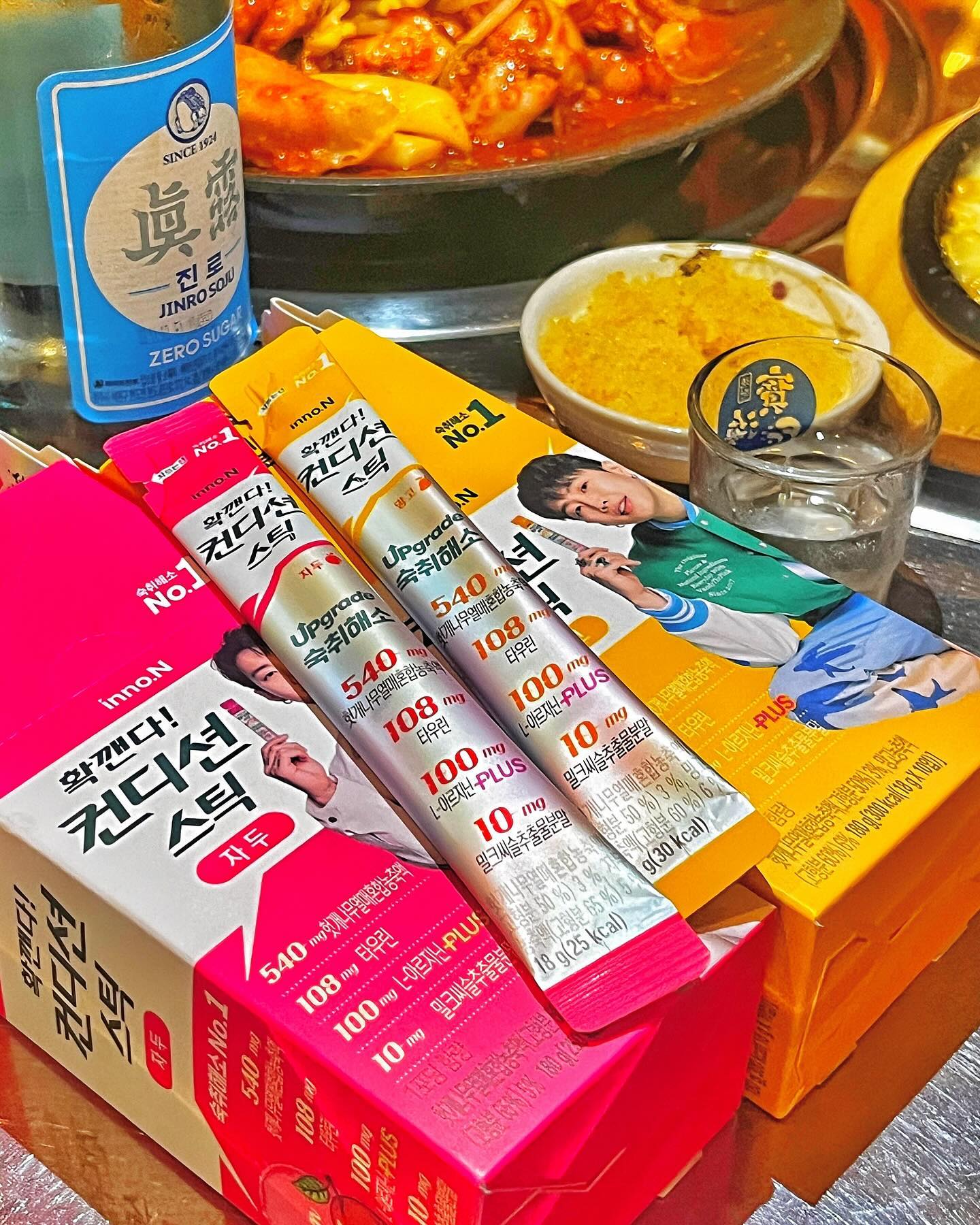 #협찬 
ㅡ
숙취해소제 일등 브랜드 #컨디션
신제품으로 젤리형 숙취해소제가 나왔어용💛🩷

달달한 망고맛과 새콤달콤 자두맛 두가지 버전 ◡̈ 
앞으로는 기존 그린애플, 컨디션맛을 포함하여 
4가지 다양한 맛으로 즐길 수 있어요..🫶🏻

기존 컨디션에서 L-아르기닌과 비타민B군을
추가하여 효능도 강화💪✨✨

맛있게 ! 물없이 간편하게 즐길 수 있는
💚컨디션젤리💚로 연말 술자리 
숙취없이 편안하게 즐겨보세용〰️!
ㅡ
#컨디션스틱 #컨디션스틱망고맛 #컨디션스틱자두맛 #컨디션젤리 #컨디션 #확깬다컨디션 #젤로판타스틱한상태 #확깨는상태 #숙취해소제 #숙취해소