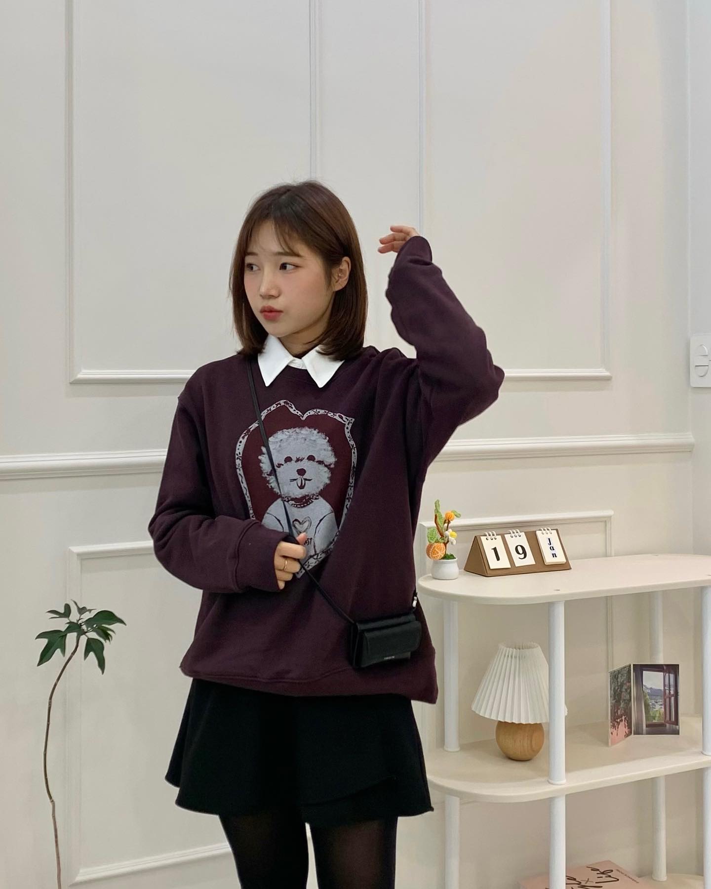 #협찬
디자이너가 직접 핸드드로잉 한 올라레스트만의 그래픽 맨투맨!
강아지 털 표현이라던지, 하트 부분에 유화 질감이 느껴지는 디테일이 들어가 있어서 작품같이 느껴지는 옷이랄까?🐶

컬러도 보라색과 브라운이 적절하게 섞인,, 
처음 입어보는 오묘한 컬러감이었어요! 소장가치 200%💜

#여자맨투맨 #디자이너브랜드맨투맨 #그래픽맨투맨 #올라레스트 #holarest #데일리룩 #겨울맨투맨 #오늘의코디