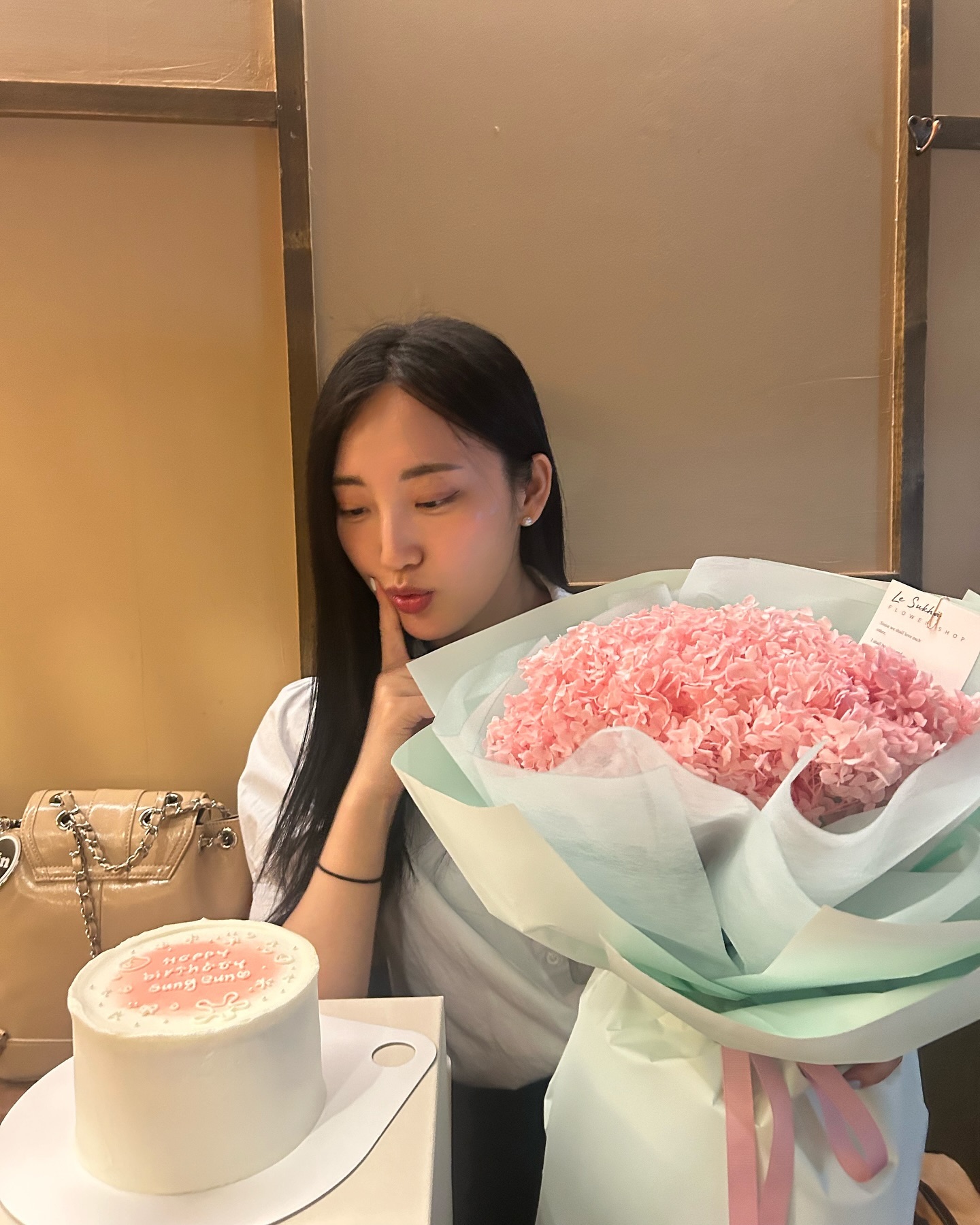 #HBD 🎂
12시 땡하고 꽃이랑 나타난 쭌 고마워💖
사랑하는 사람들이랑 보낸 생일
축하해주신 모든 분들 꼬마워용 ෆ⃛ 

#준수가만든 #미역국이최고