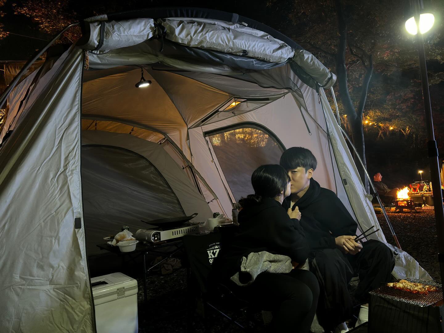 곧 할로윈이라고 이벤트 하는 귀여운 아이들 보며 저녁 먹기⛺️
