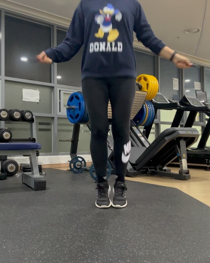 #줄넘기챌린지💪 
생각보다 힘들다 
그래도 천개는 거뜬이 해보았다 
#모든전신운동이되는듯