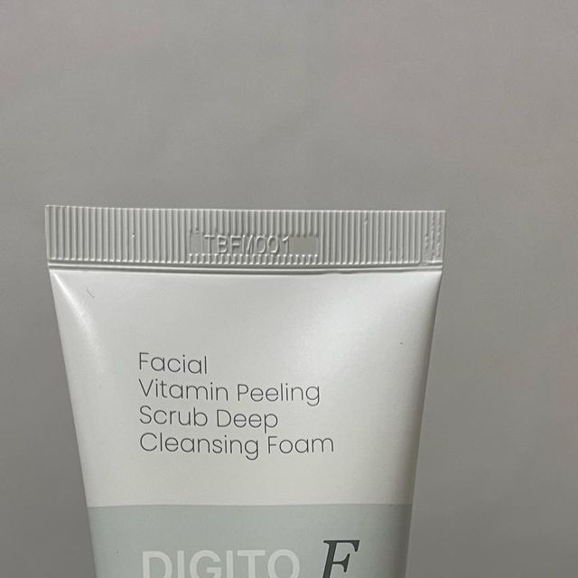 유니 on Instagram: "#광고 민감성 피부도 자극없이 부드럽게 가능한 폼클렌징 비타민c 의 함유로 밝은 피부톤 맑아지는 효과 피부PH 는 지키면서 부드럽게 각질 제거까지 😏 황사철,비오는날씨