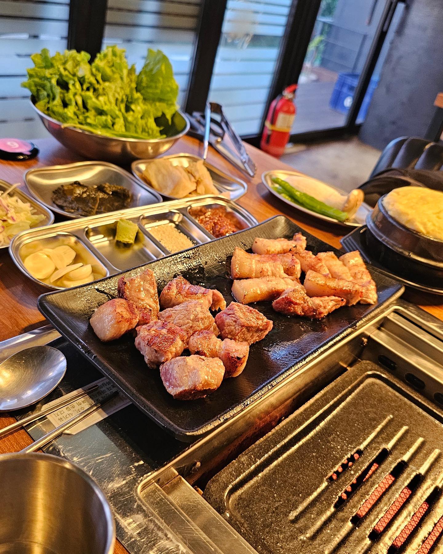 굽써2
제주 애월 흑돼지 맛집 굽써2
매장도 깔끔하고 분위기 좋고 음식도 모두 맛있었어요.
사장님이 직접 구워주셔서 더 편하고 맛있게 먹을 수 있었어요.
도민추천맛집입니다!

주 소 : 제주특별자치도 제주시 애월읍 하광로 51 1층

영업시간
화~일:15:00-23:00
라스트 오더 : 22:10
정기휴무 : 매주 월요일

#굽써2#애월고기집#애월고깃집#애월맛집#제주애월고기집#애월고기#제주애월고기#제주애월고깃집#제주하귀고기집#제주하귀고깃집#제주하귀고기#애월삼겹살맛집#애월오겹살#애월삼겹살#애월읍고기집#제주삼겹살맛집#하귀리맛집