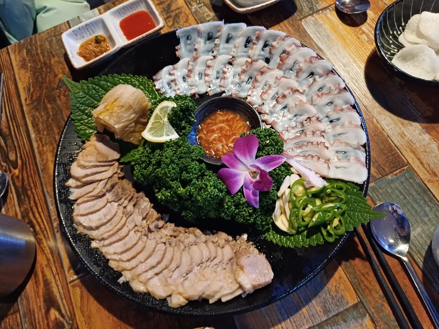#내돈내산 #문어삼합 #육회낙지탕탕이 #뭉티기 #선릉맛집 #역삼맛집 #선릉술집 #역삼술집 #강남추천맛집 #강남맛집

블로그 체험단으로 알게 된 맛집
사실 블로그체험단을 많이 하니 내돈내산 잘 안 하게 되지만 아이들이 여기 문어삼합 너무 좋아해서 재방문 
내돈내산 순식간에 다 먹어버린 맛있는 먹거리
내돈내산 또 해도 또 방문하고 싶은 찐 맛집
깔끔하고 맛있고 여기 진짜 찐 추천