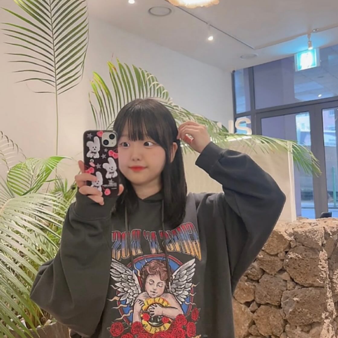 비와서 다 쳐진 앞머리 💧💧 신나는 불금 주말 보내세용!
#일상 #맞팔 #소통 #답방