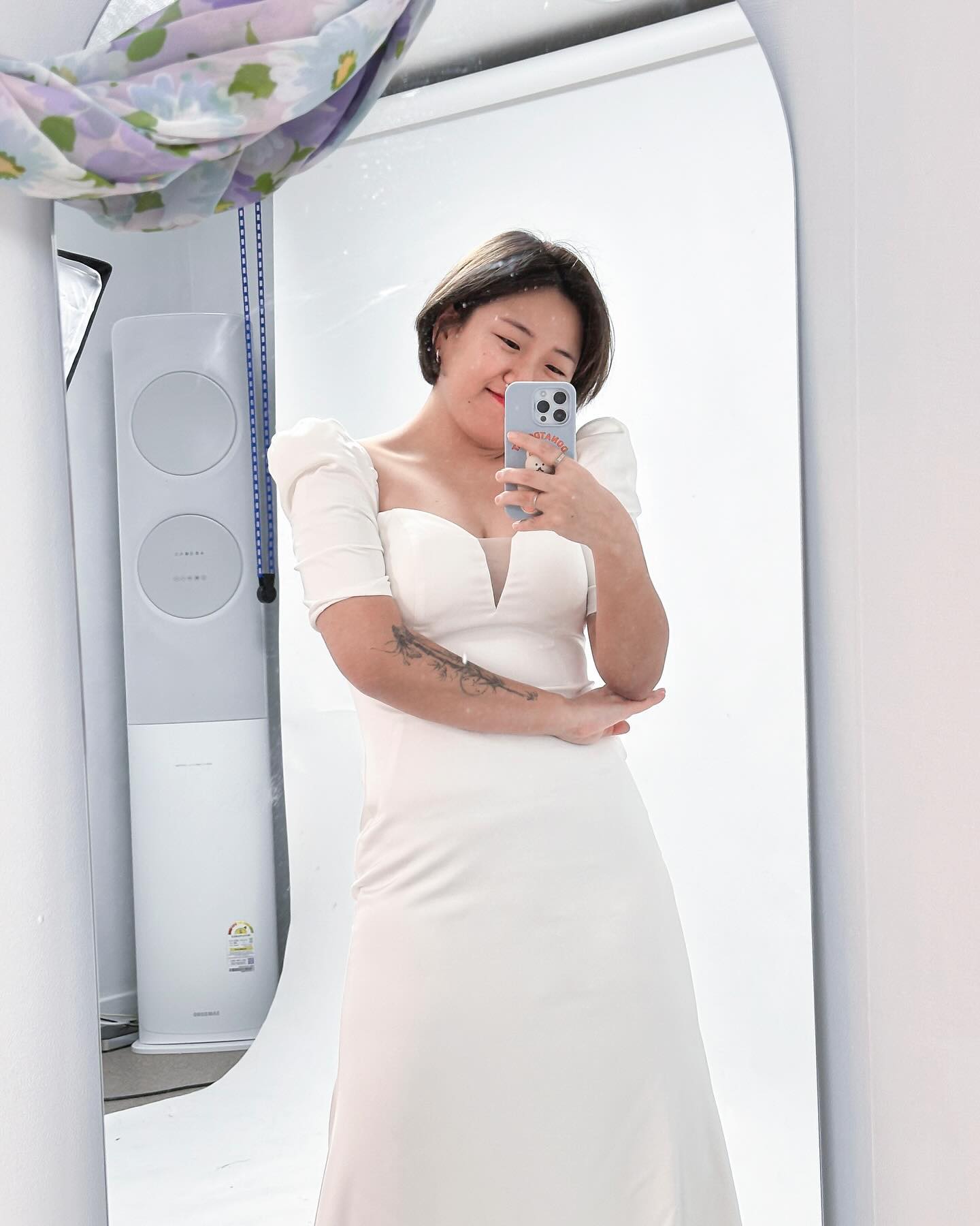 얍!🤸‍♀️ 
드레스샵에서 살 수 있는 가장 큰 사이즈를 드디어 구매! 
제가 169에 77사이즈인데 넉넉히 맞아서 대여하실 때 부담 없으실 거예요! 

아 진짜 나 너무 예쁜데.. 
_stay.shine_  나랑 결혼할래?🌸